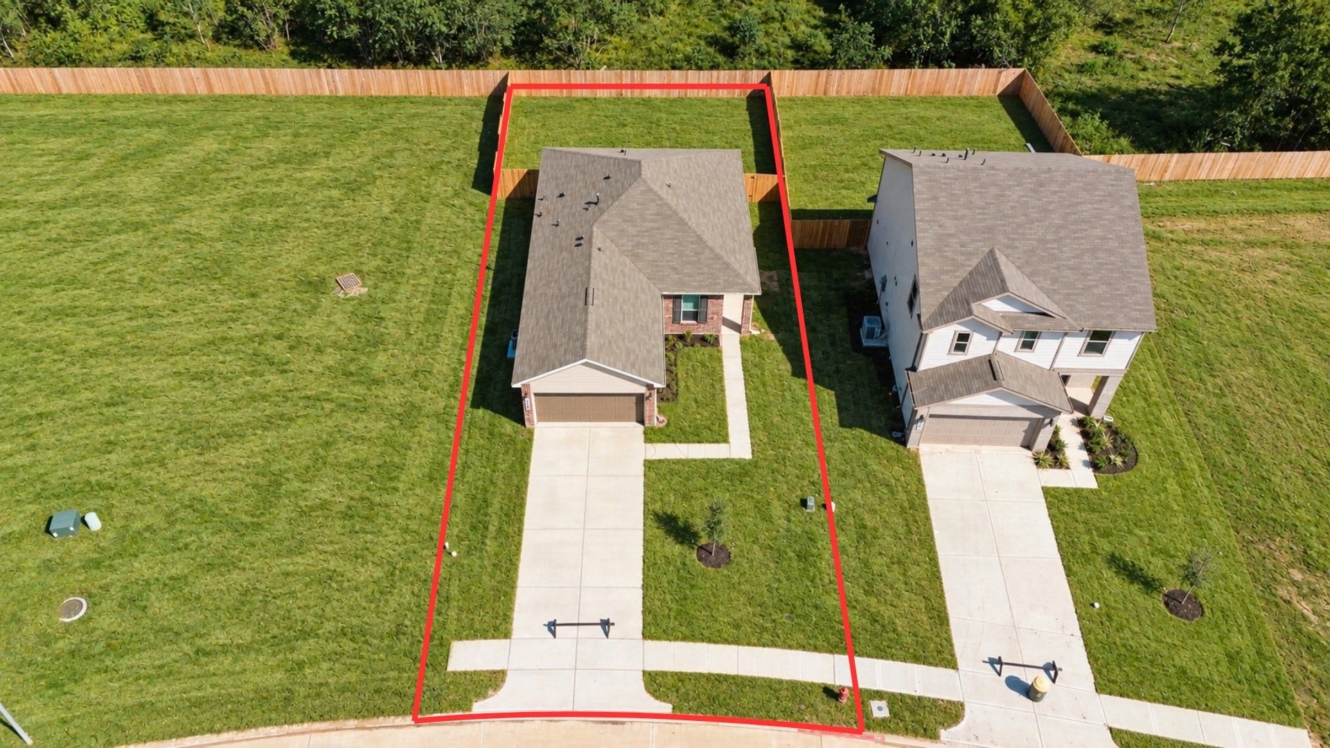 5619 Blackbird Lane, Hitchcock, TX 77563 This home sits on a large lot with NO BACK NEIGHBORS, ample yard space in front and the back, lush landscaping and well-maintained yard!