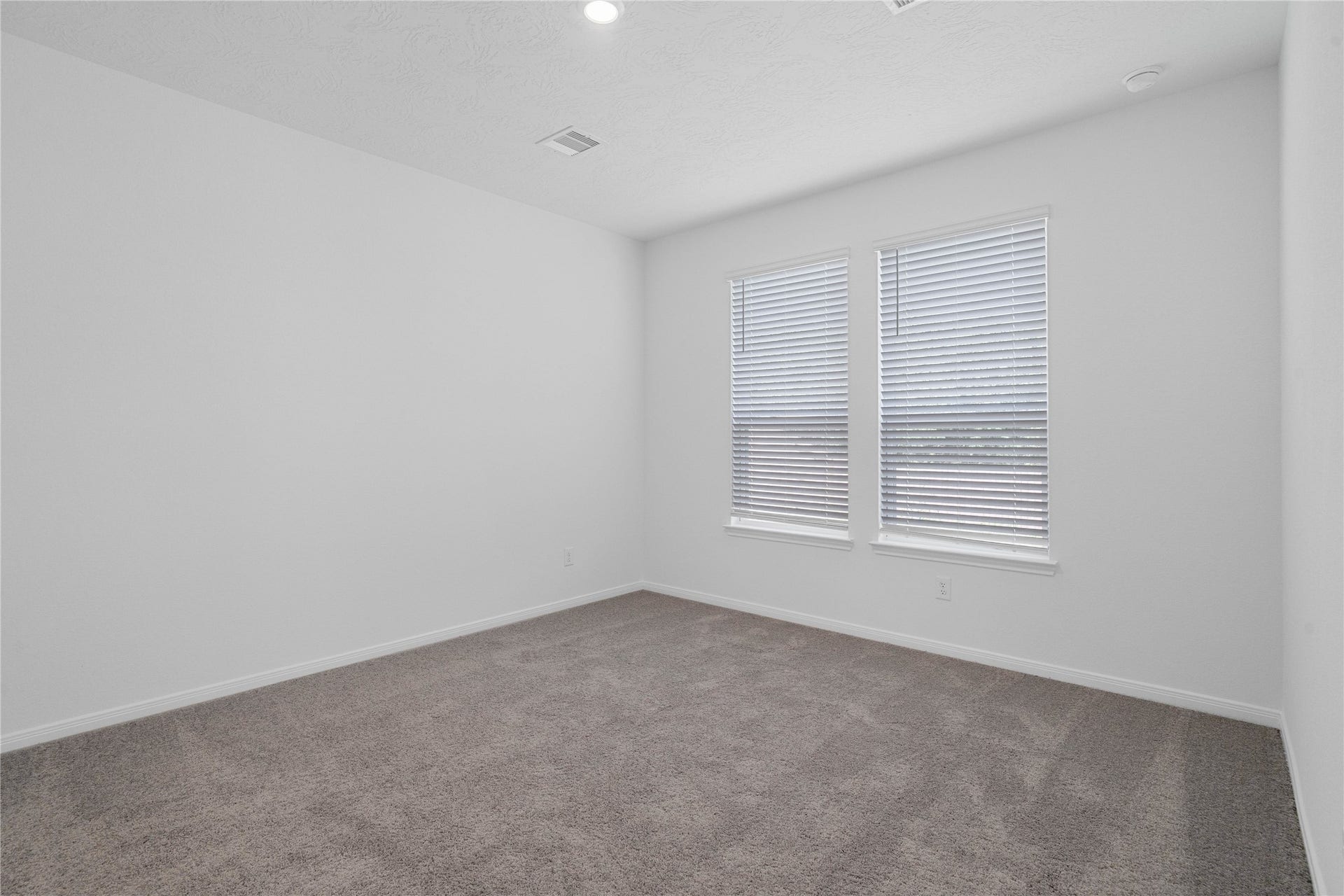 5619 Blackbird Lane, Hitchcock, TX 77563 Unwind after a long day in this stunning primary suite! This spacious retreat features plush carpeting, neutral-toned walls, high ceilings, recessed lighting, and large windows with privacy blinds for comfort and tranquility.