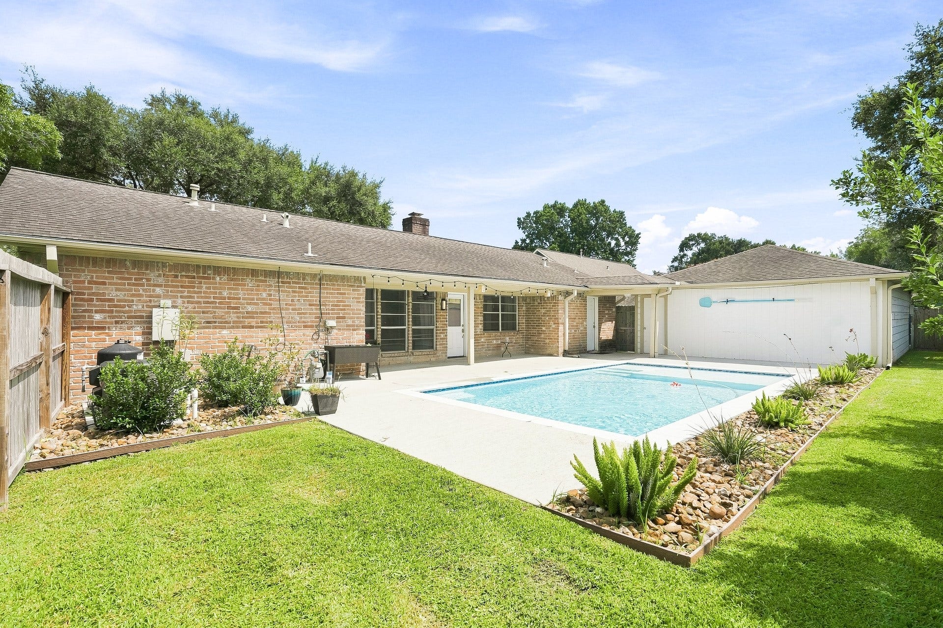 1135 Trowbridge Drive, Houston, TX 77062