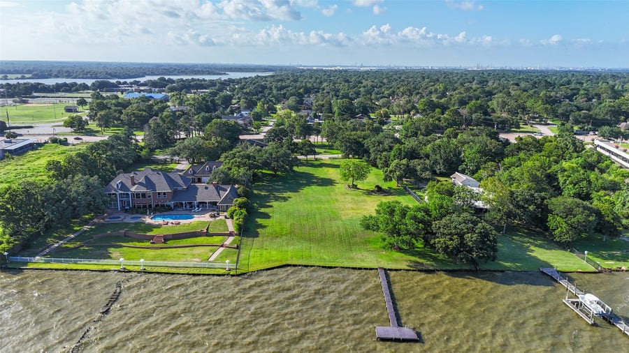 Property photo for 105 Mockingbird Lane, Seabrook, TX