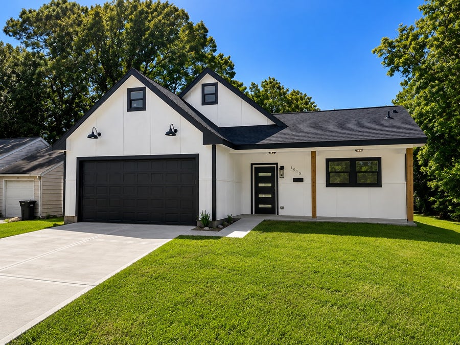 Property photo for 1010 Linden Street, La Marque, TX