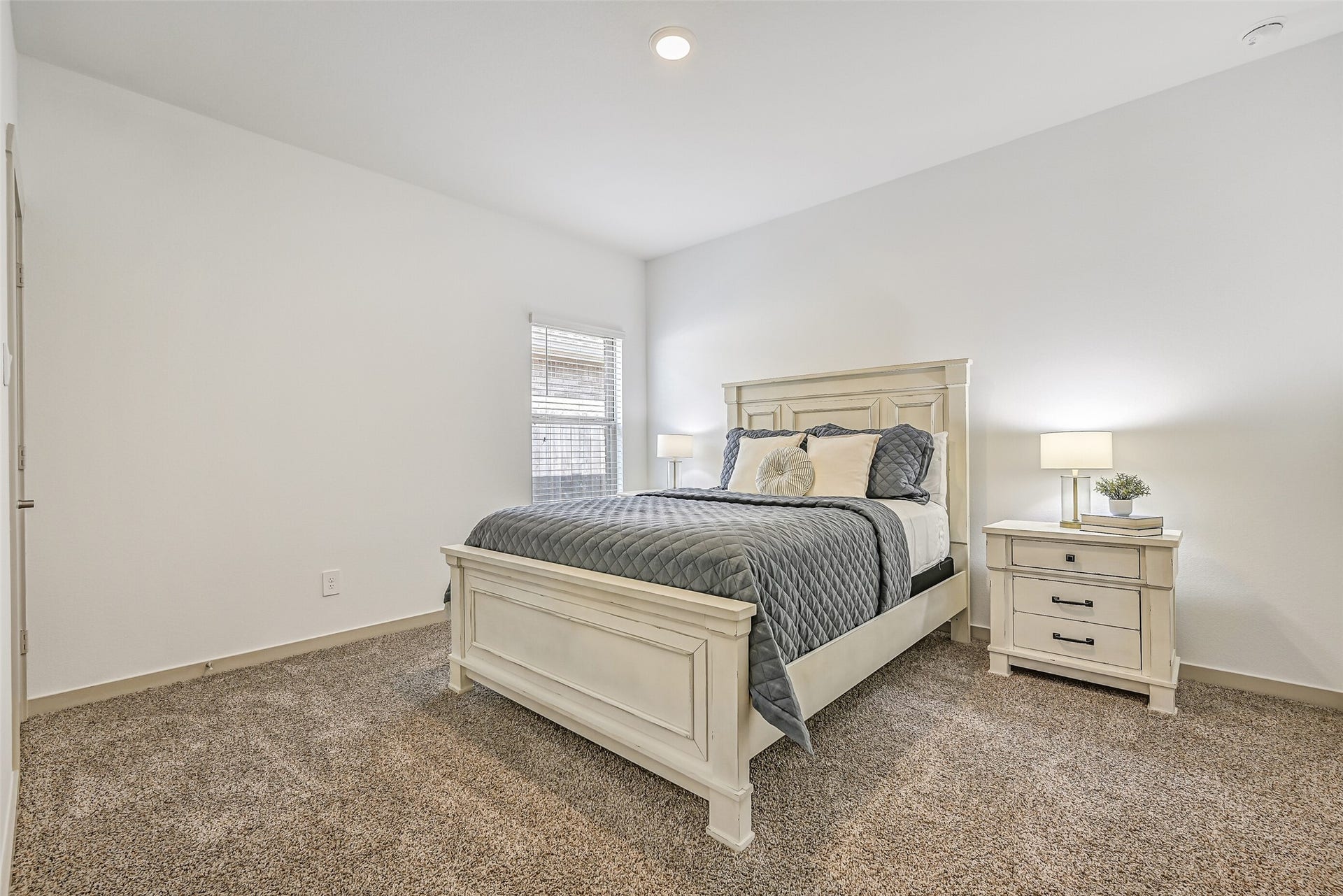 6204 Red Oak Court, League City, TX 77573 A generously sized secondary bedroom continues the home's light, neutral palette with plush carpet, tall ceilings and a large window providing plenty of natural light.