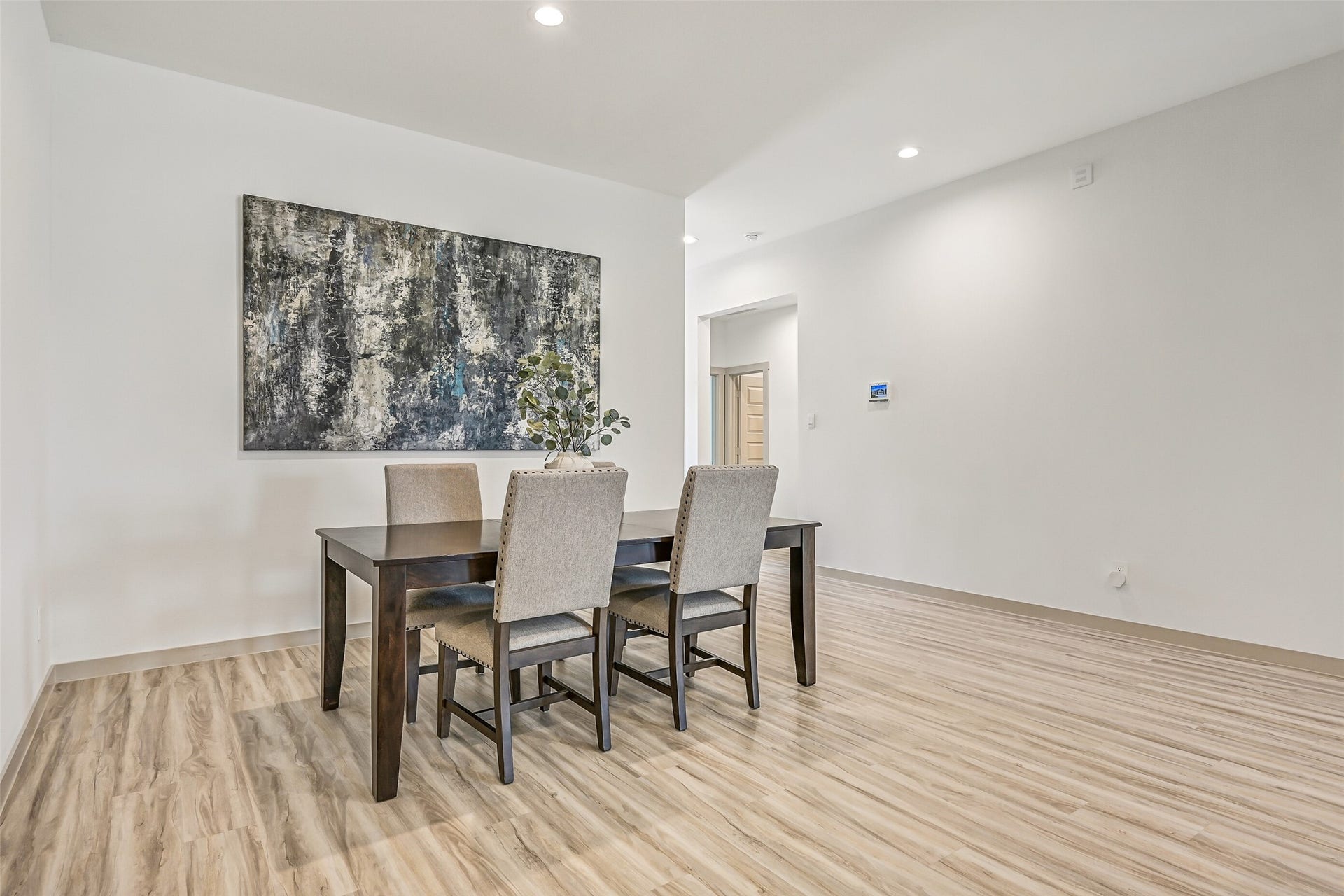6204 Red Oak Court, League City, TX 77573 Spacious and open to the adjoining kitchen, the dining area offers plenty of room for a large table while maintaining an easy connection to the home's main gathering spaces.