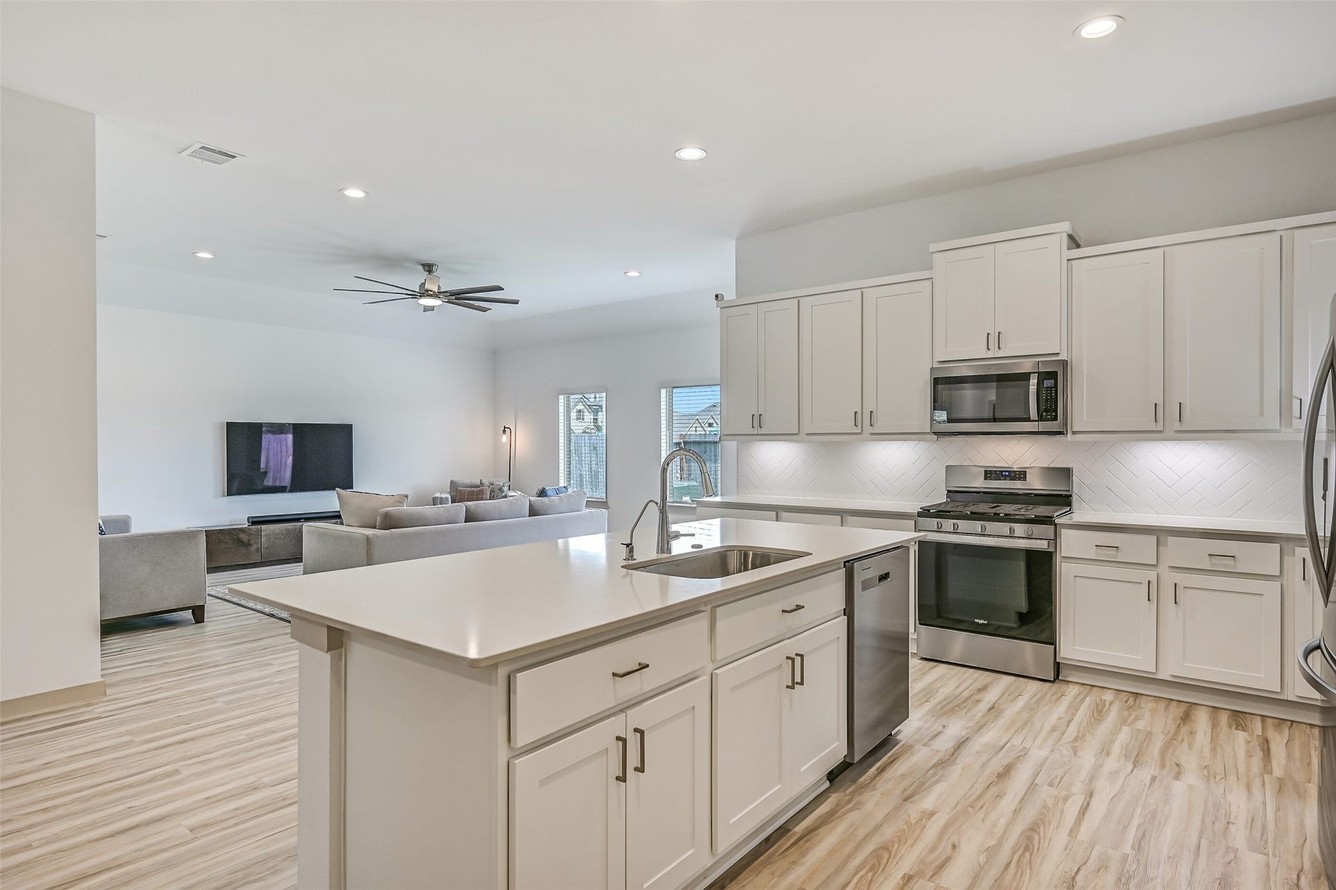 6204 Red Oak Court, League City, TX 77573 The oversized island anchors the kitchen with generous workspace, an undermount sink, dishwasher and additional cabinetry, while the open design keeps the cook connected to the adjoining family room.