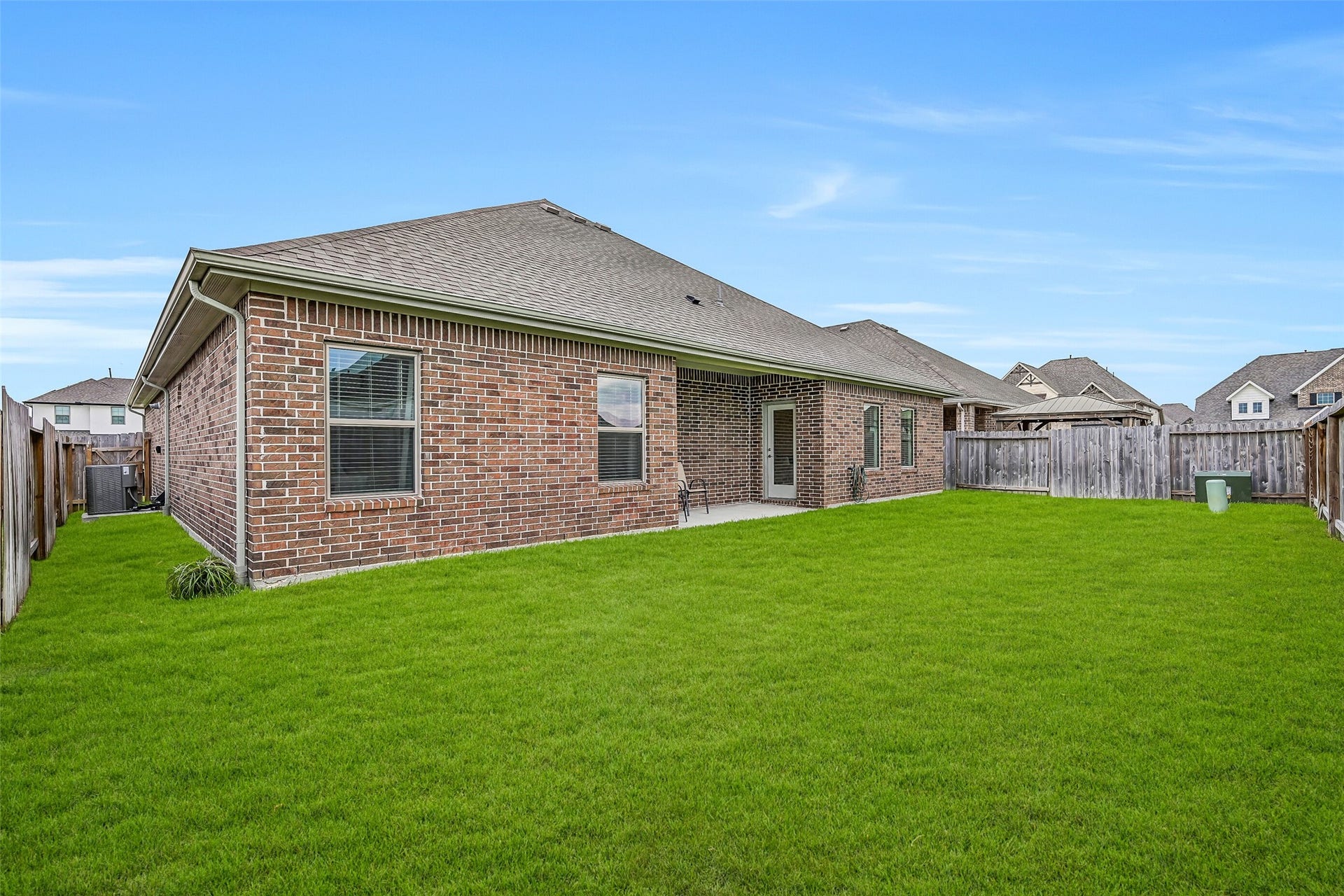 6204 Red Oak Court, League City, TX 77573 The generously sized fenced backyard provides a broad expanse of level lawn with plenty of room for outdoor recreation, pets, gardening or creating your own personalized backyard retreat.