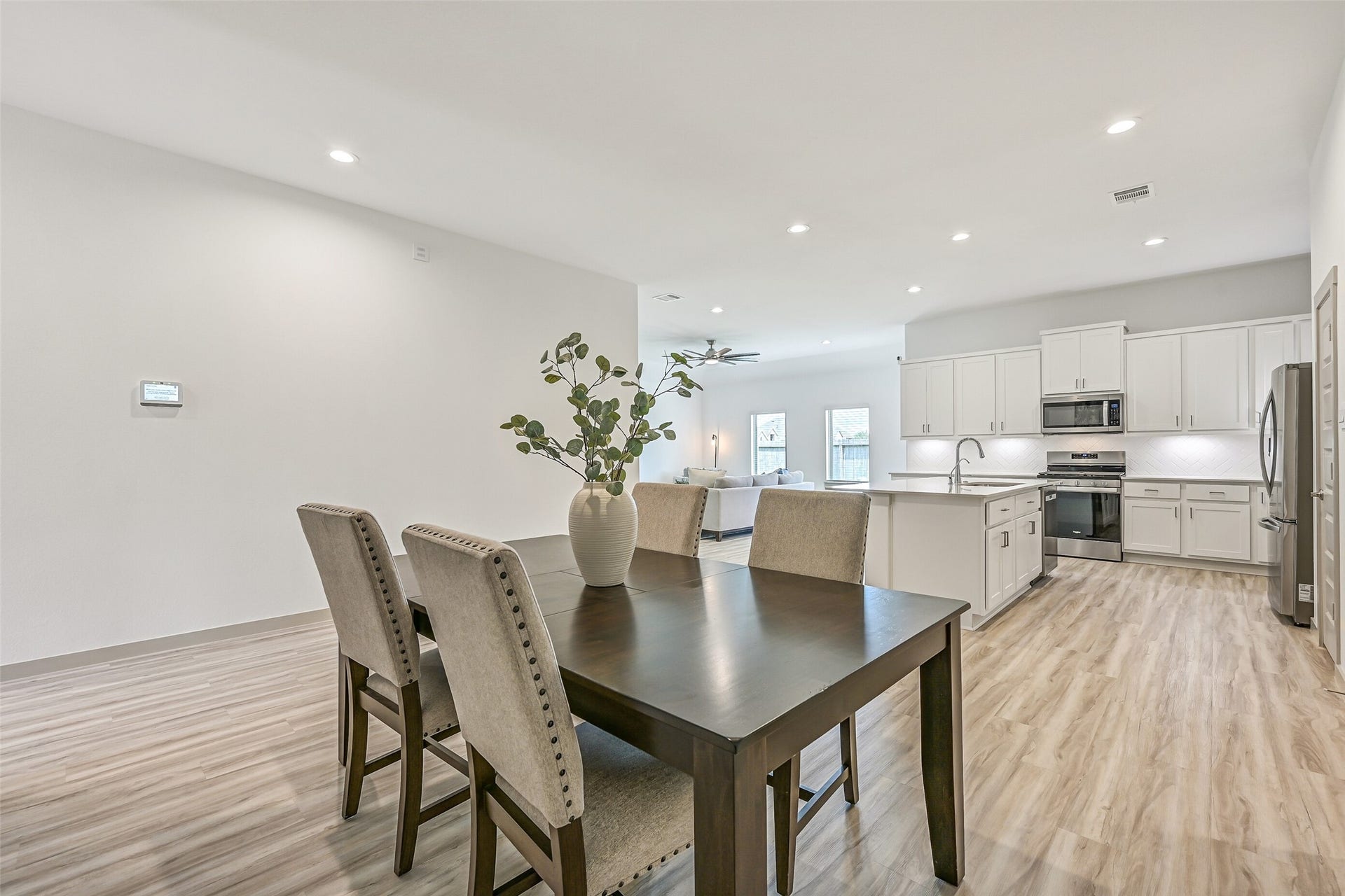 6204 Red Oak Court, League City, TX 77573 From the dining area, enjoy wide-open sightlines into the kitchen and family room. Recessed lighting and continuous wood-look flooring enhance the bright, airy feel of this thoughtfully designed open floor plan.