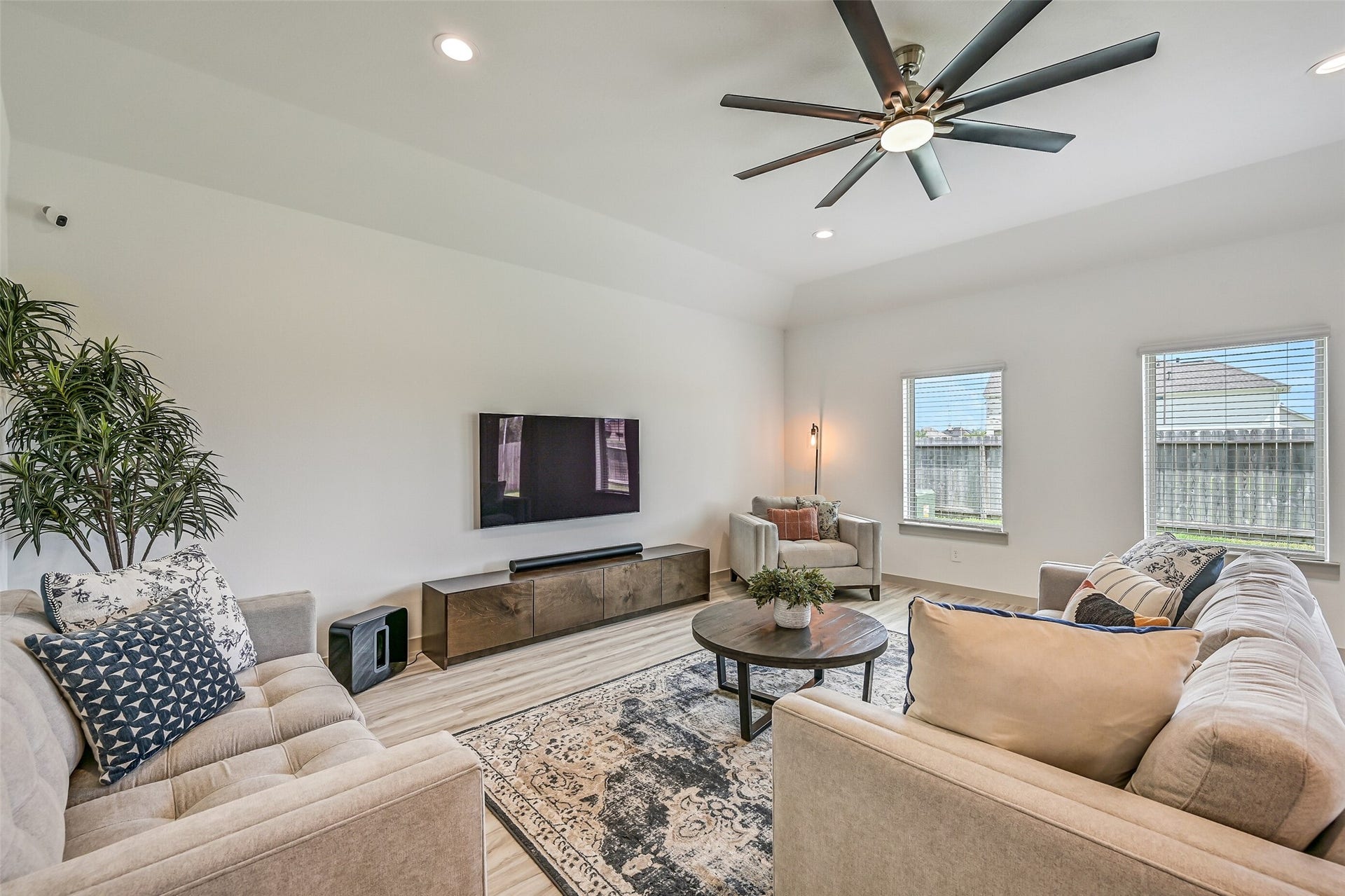 6204 Red Oak Court, League City, TX 77573 With ample room for multiple seating arrangements, the inviting family room offers plenty of space to gather and relax while remaining completely open to the island kitchen and dining area.