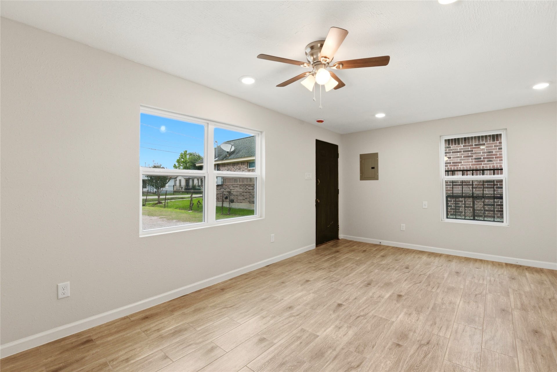7010 Brownsville Street, #3, Houston, TX 77020 7010 Brownsville Street, #3, Houston, TX 77020