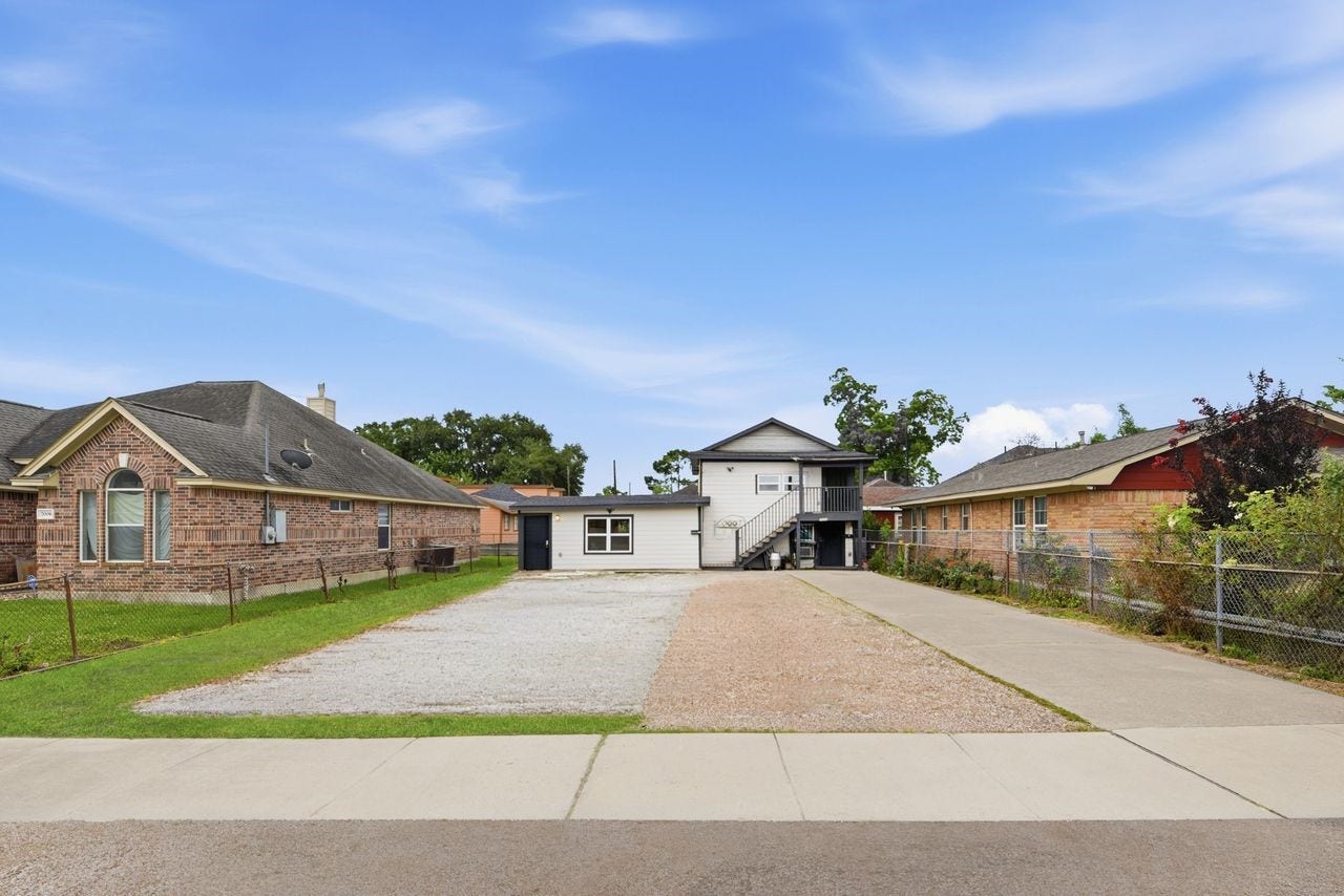 7010 Brownsville Street, #3, Houston, TX 77020 7010 Brownsville Street, #3, Houston, TX 77020