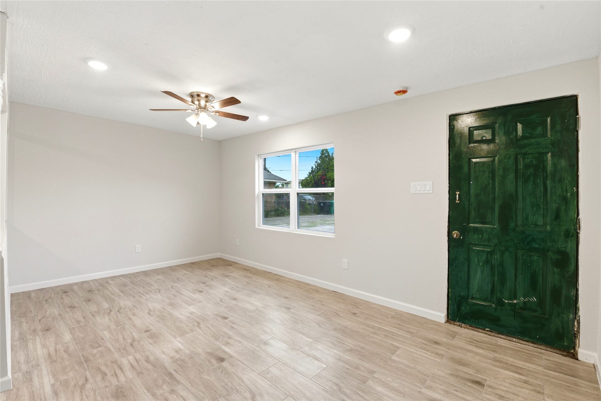7010 Brownsville Street, #3, Houston, TX 77020 7010 Brownsville Street, #3, Houston, TX 77020