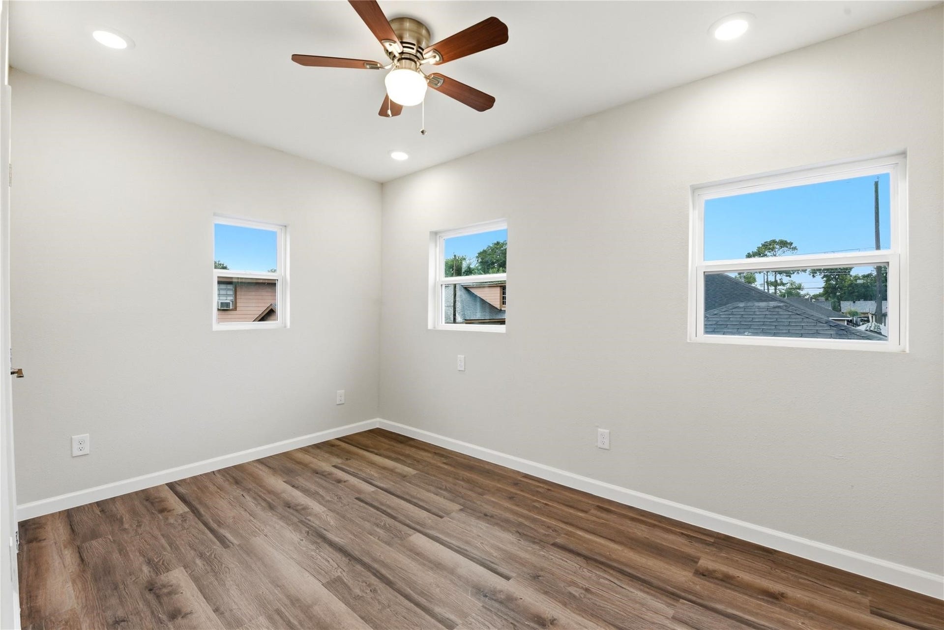 7010 Brownsville Street, #3, Houston, TX 77020 7010 Brownsville Street, #3, Houston, TX 77020