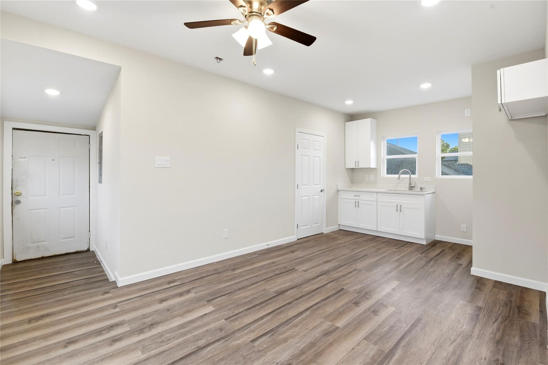 7010 Brownsville Street, #3, Houston, TX 77020 7010 Brownsville Street, #3, Houston, TX 77020