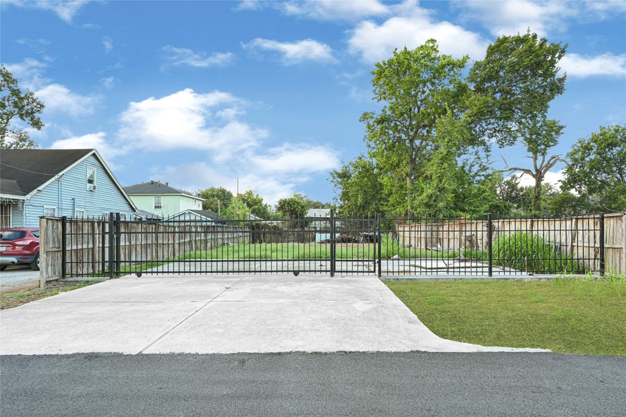 Property photo for 9210 E Avenue Q, Houston, TX