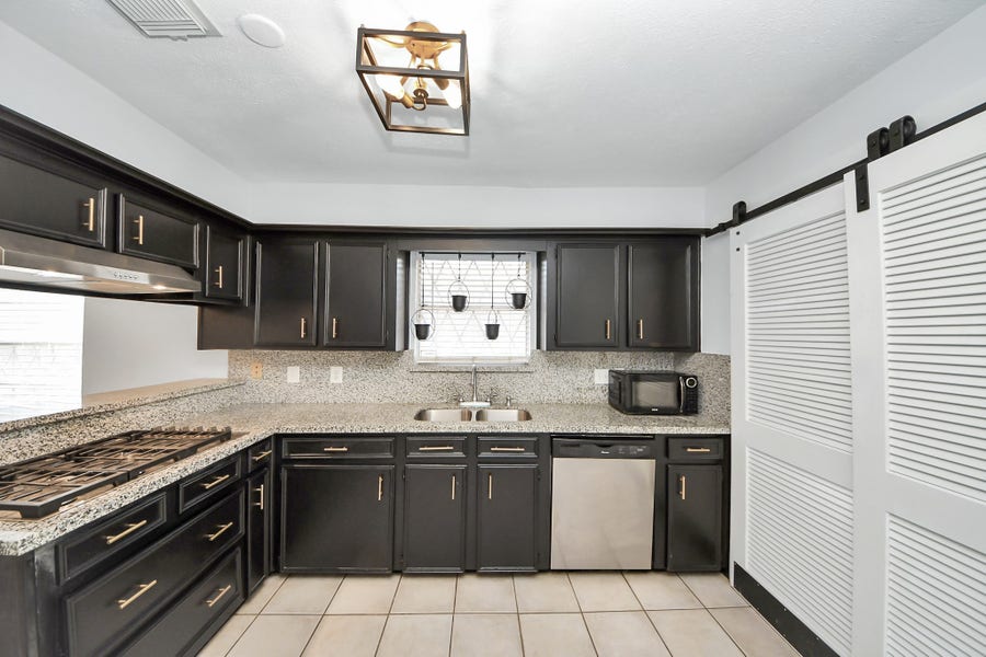 Property photo for 18 Barcelona Court, Missouri City, TX