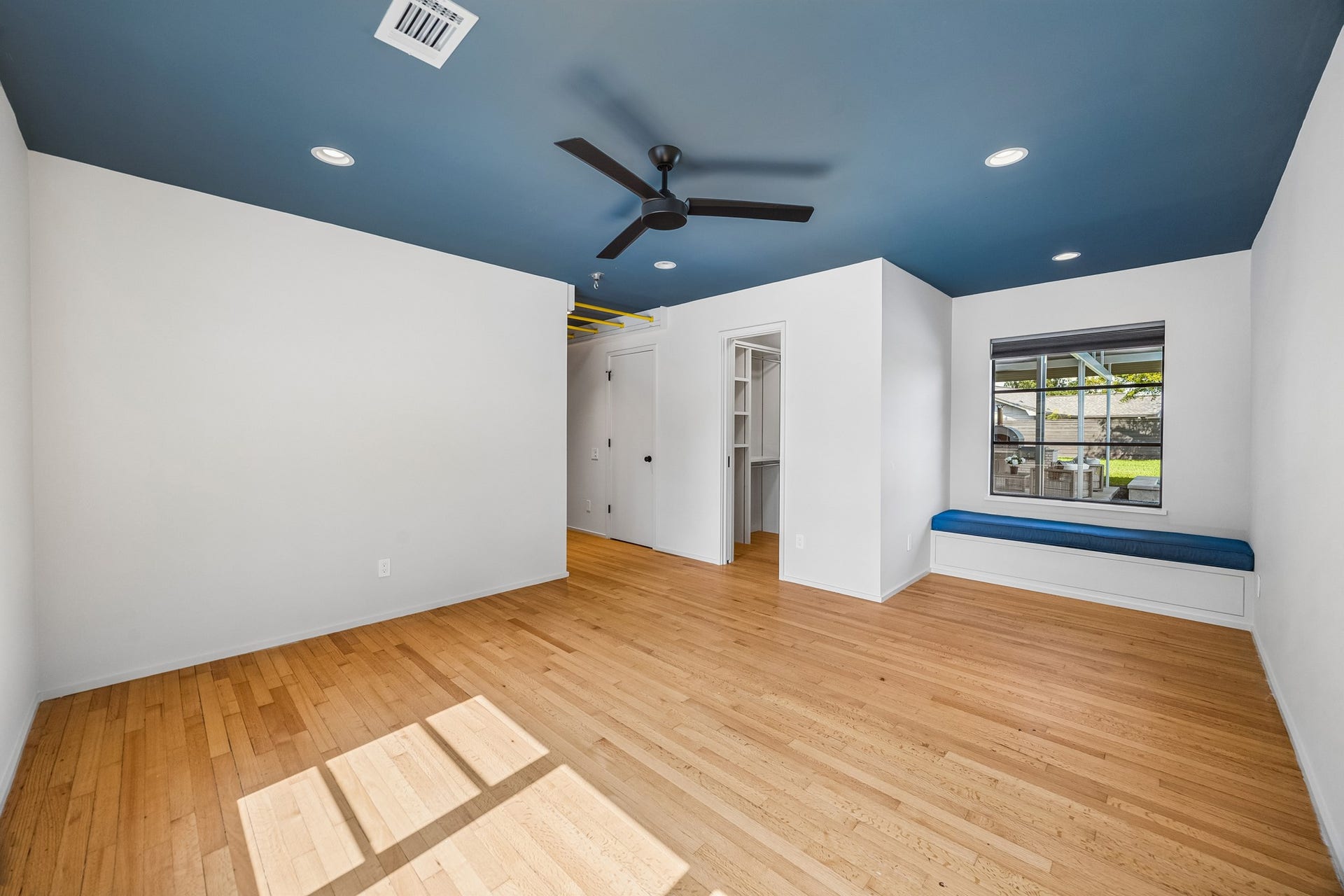 902 Worthshire Street, Houston, TX 77008 902 Worthshire Street, Houston, TX 77008