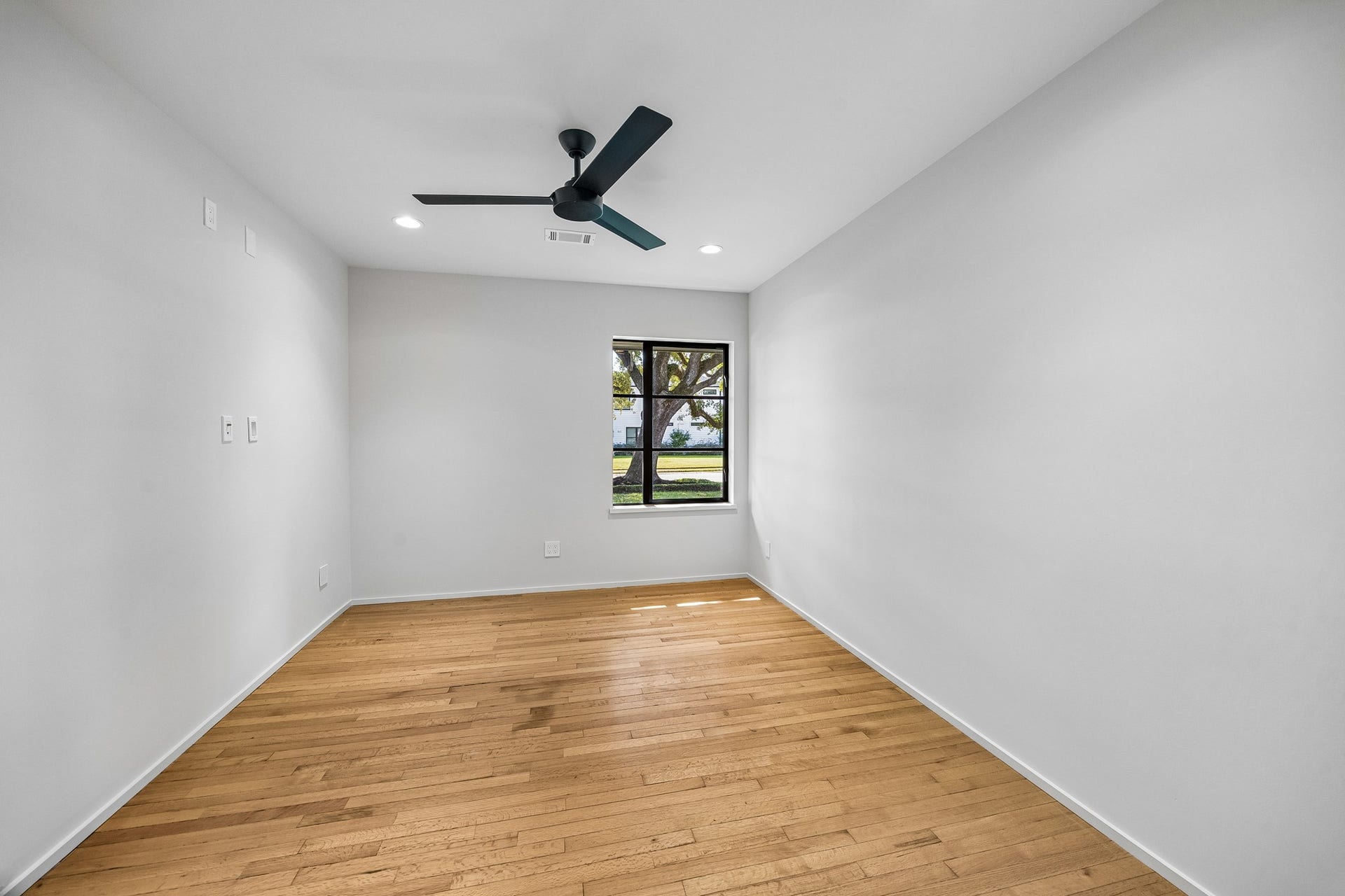 902 Worthshire Street, Houston, TX 77008 902 Worthshire Street, Houston, TX 77008