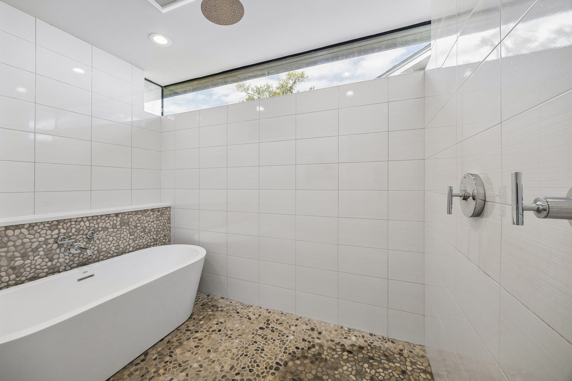 902 Worthshire Street, Houston, TX 77008 902 Worthshire Street, Houston, TX 77008