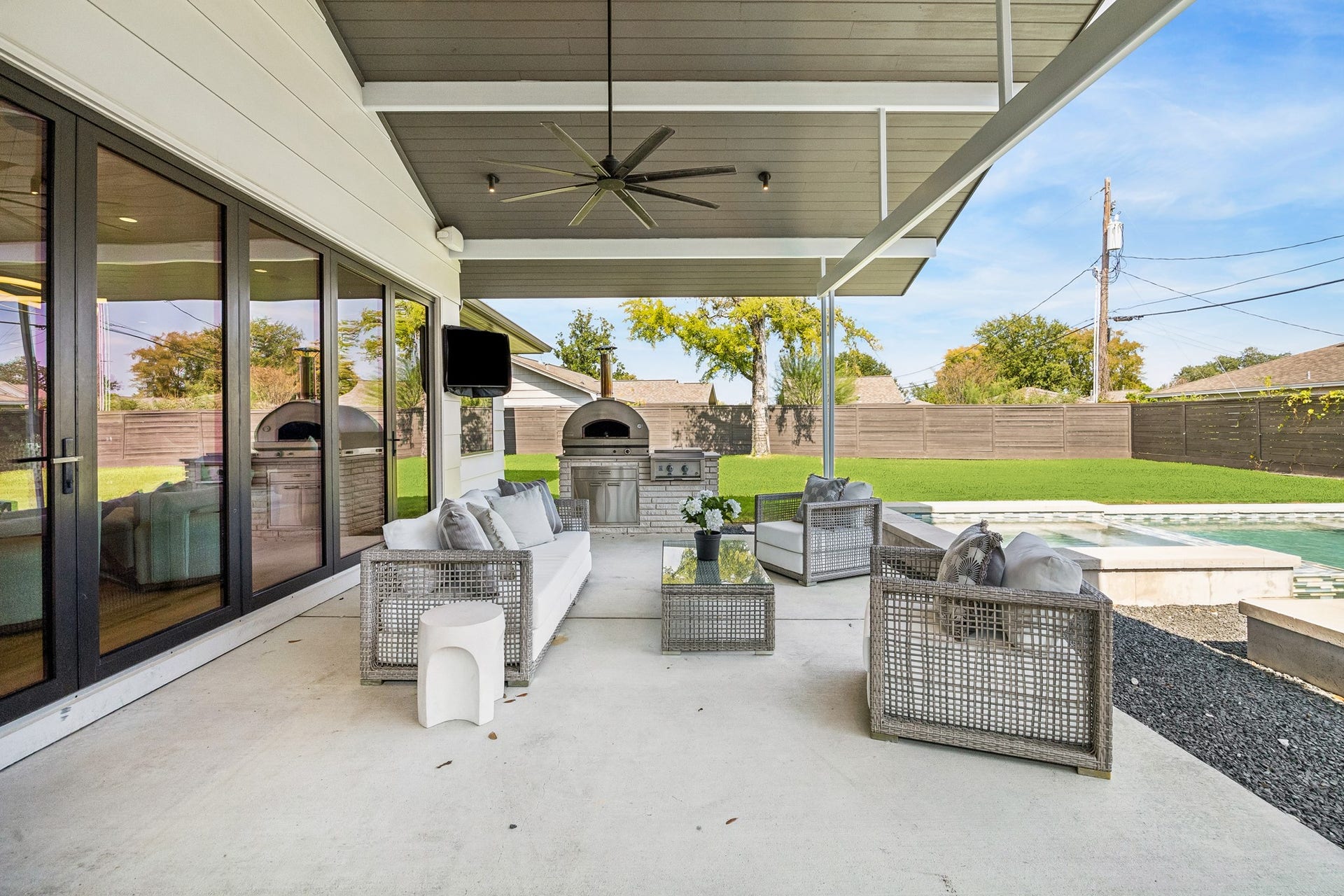 902 Worthshire Street, Houston, TX 77008 902 Worthshire Street, Houston, TX 77008