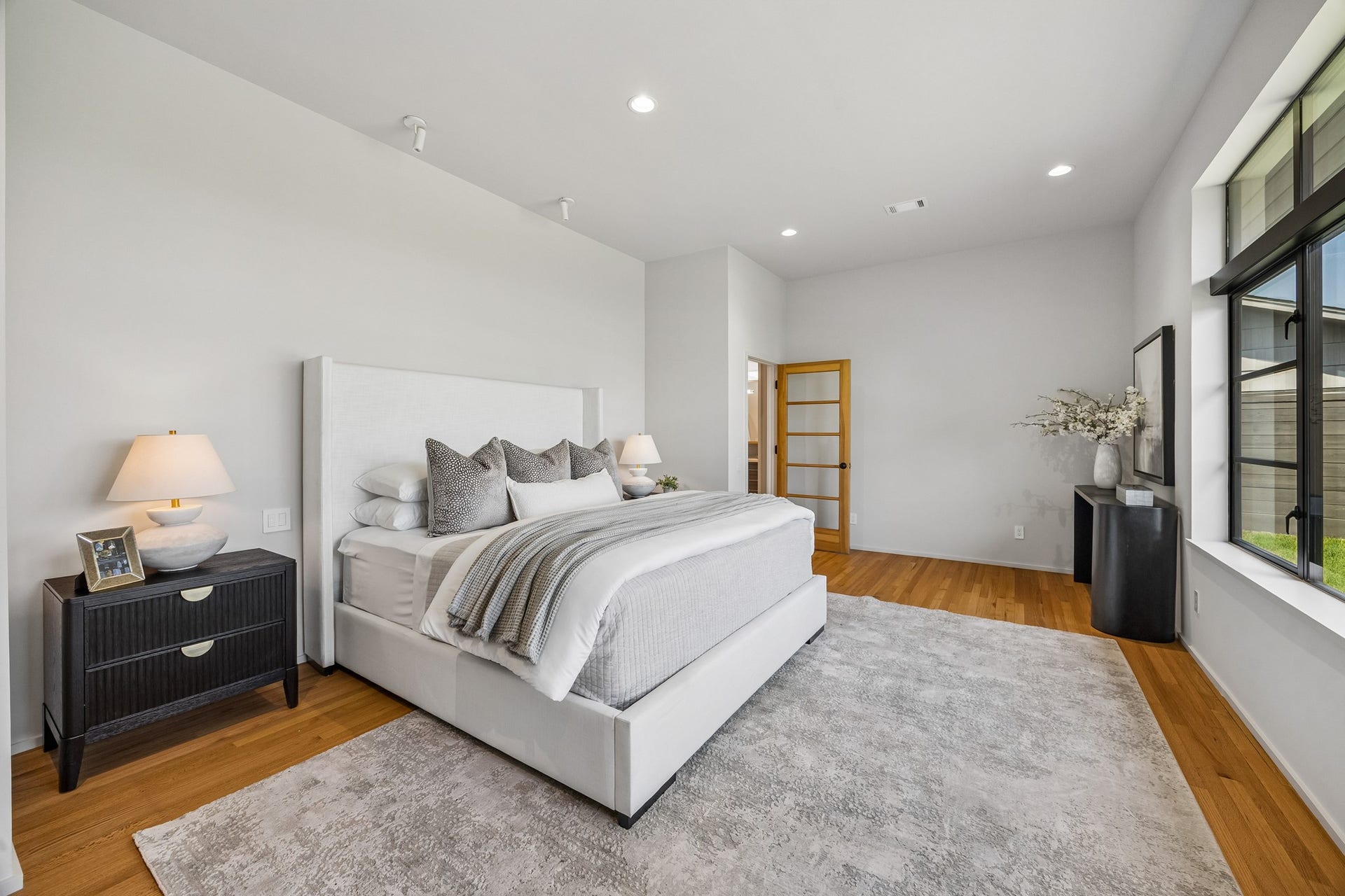 902 Worthshire Street, Houston, TX 77008 902 Worthshire Street, Houston, TX 77008
