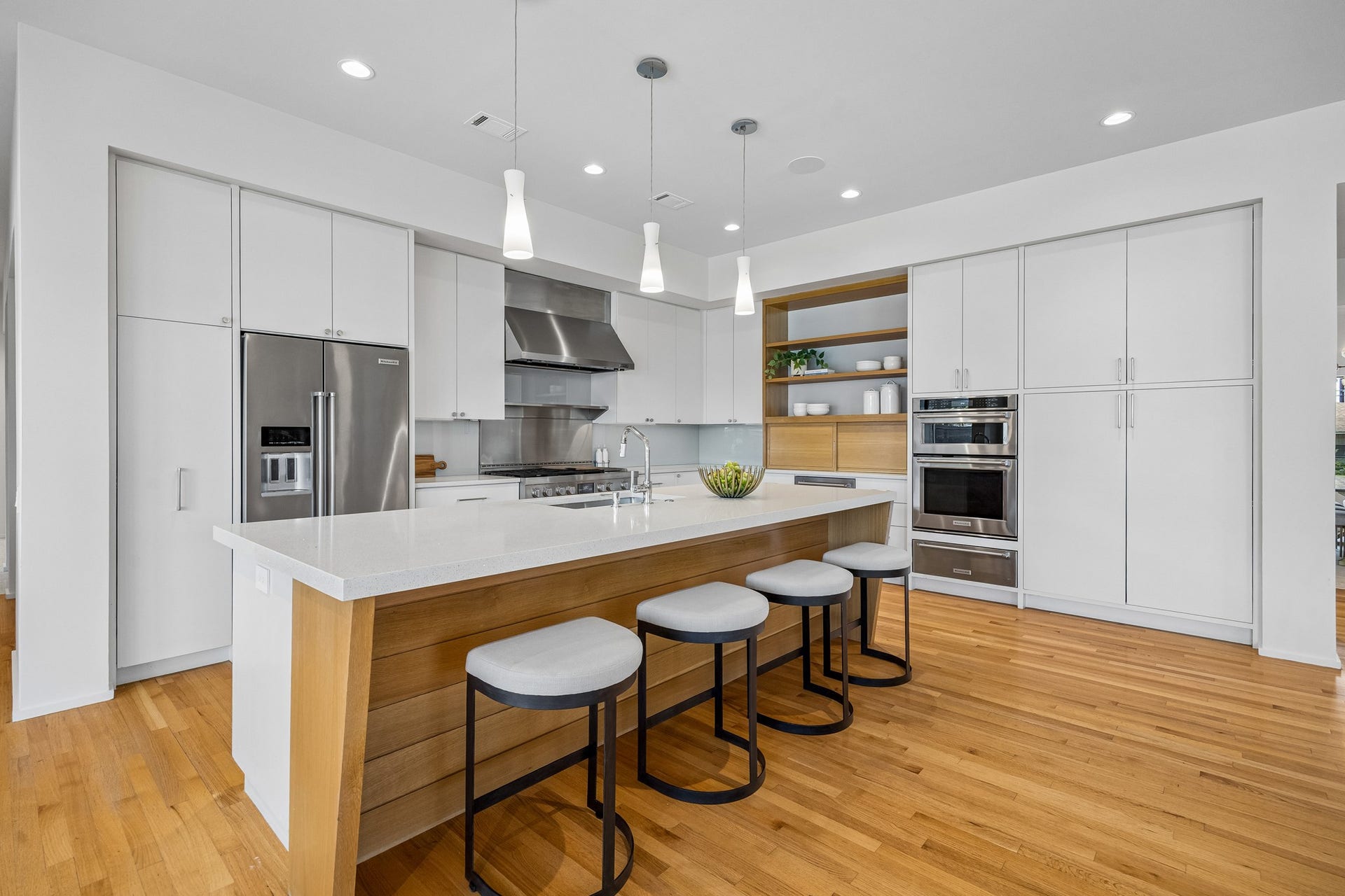 902 Worthshire Street, Houston, TX 77008 902 Worthshire Street, Houston, TX 77008