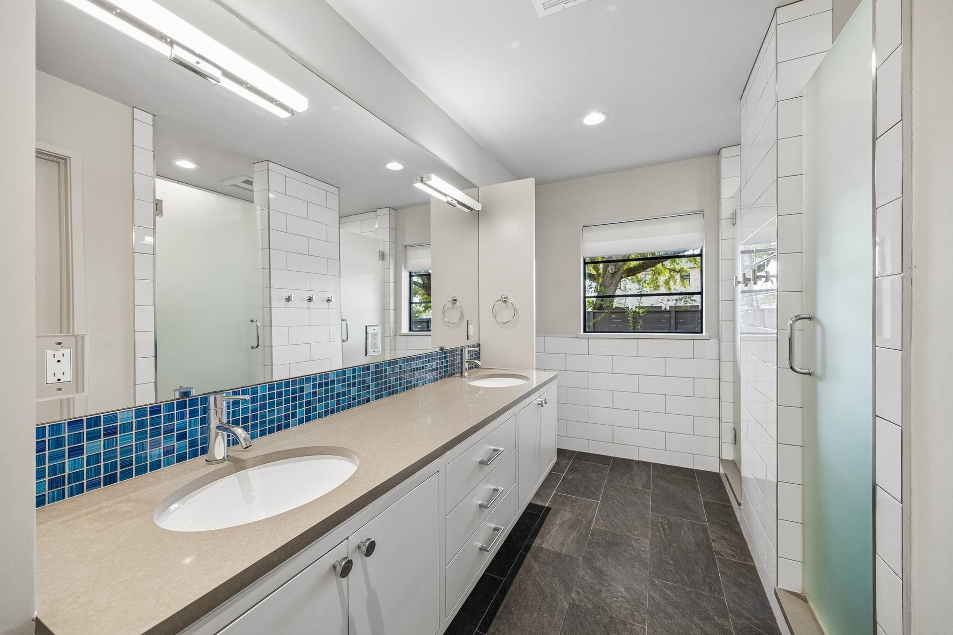 902 Worthshire Street, Houston, TX 77008 902 Worthshire Street, Houston, TX 77008