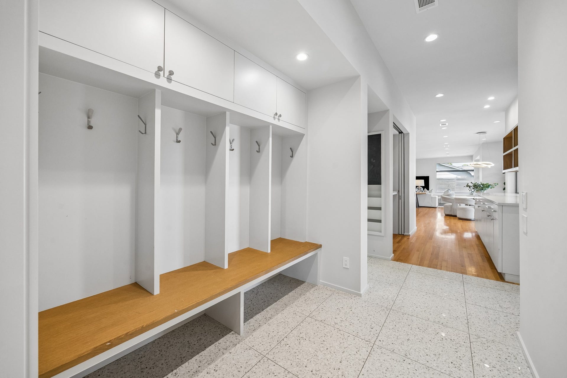 902 Worthshire Street, Houston, TX 77008 902 Worthshire Street, Houston, TX 77008