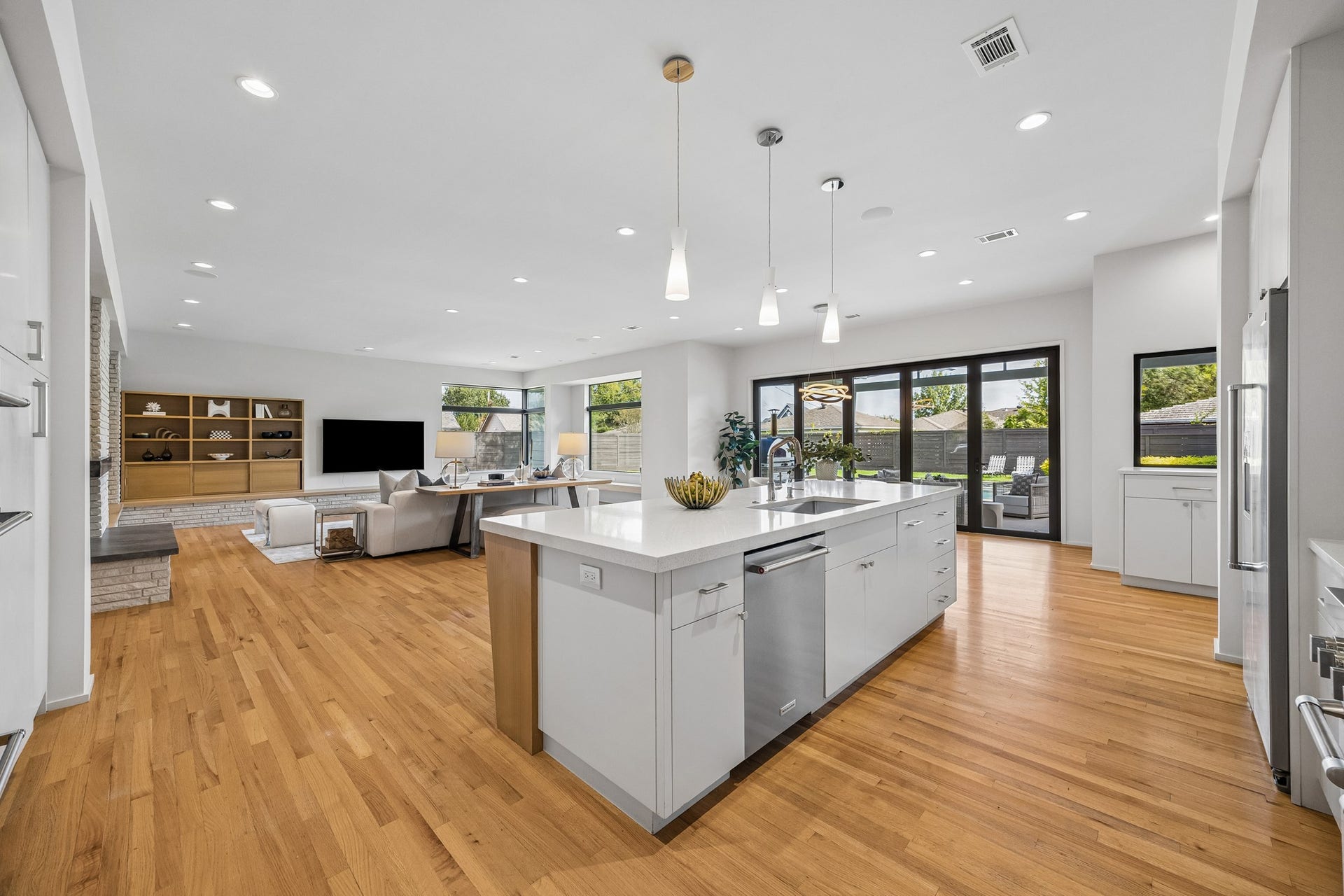 902 Worthshire Street, Houston, TX 77008 902 Worthshire Street, Houston, TX 77008