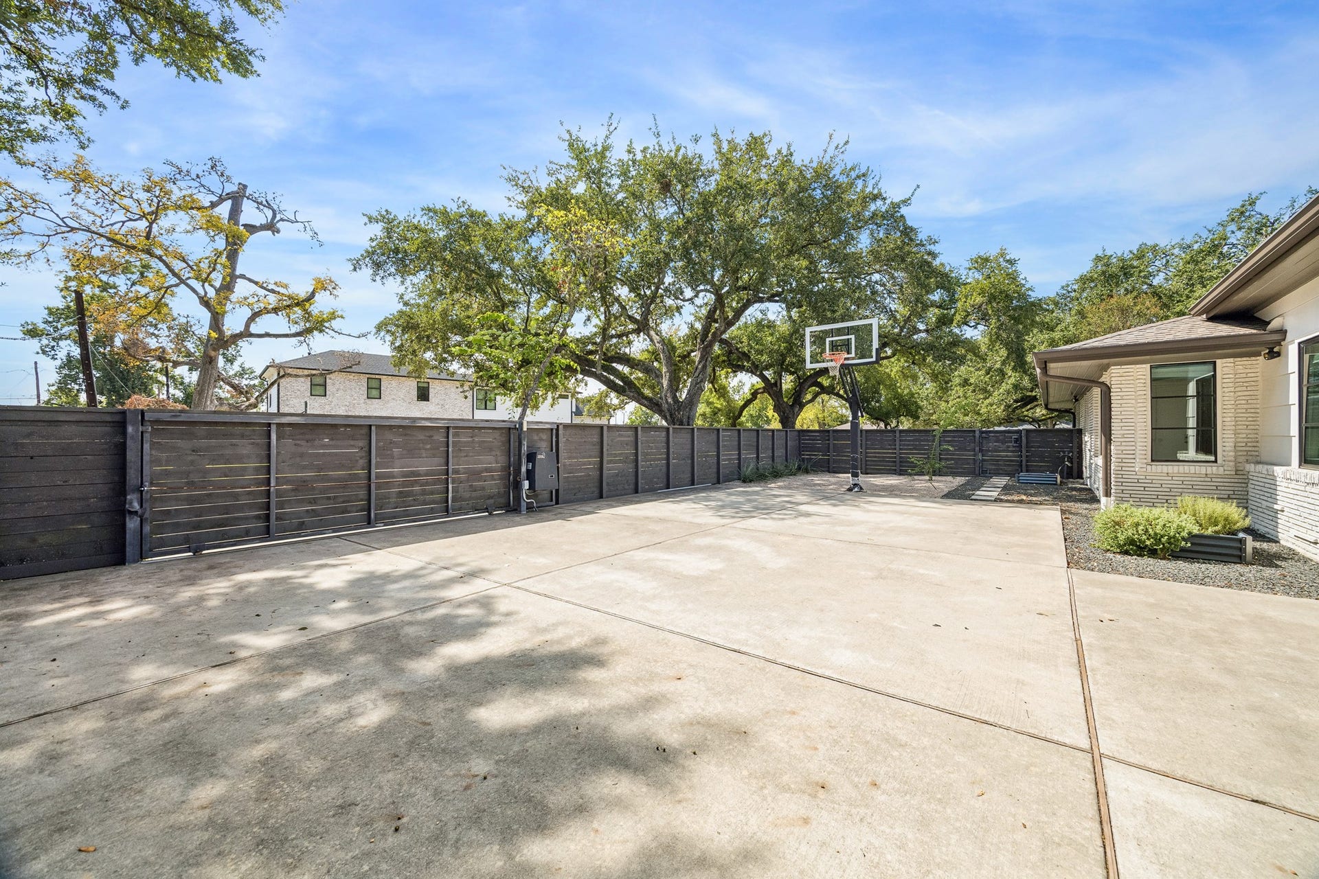 902 Worthshire Street, Houston, TX 77008 902 Worthshire Street, Houston, TX 77008