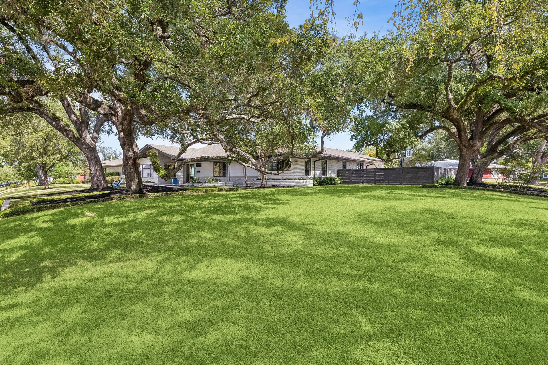 902 Worthshire Street, Houston, TX 77008 902 Worthshire Street, Houston, TX 77008