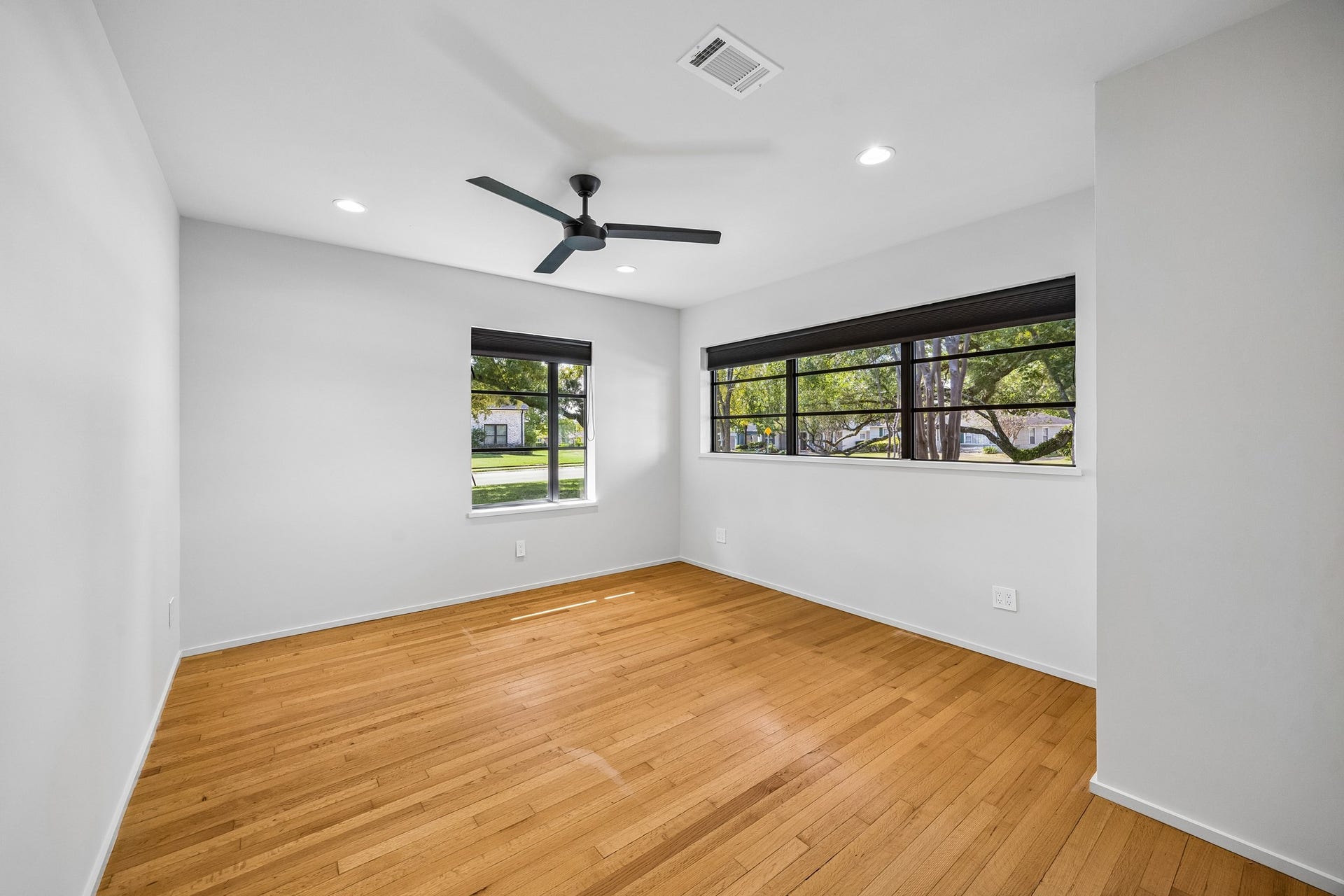 902 Worthshire Street, Houston, TX 77008 902 Worthshire Street, Houston, TX 77008