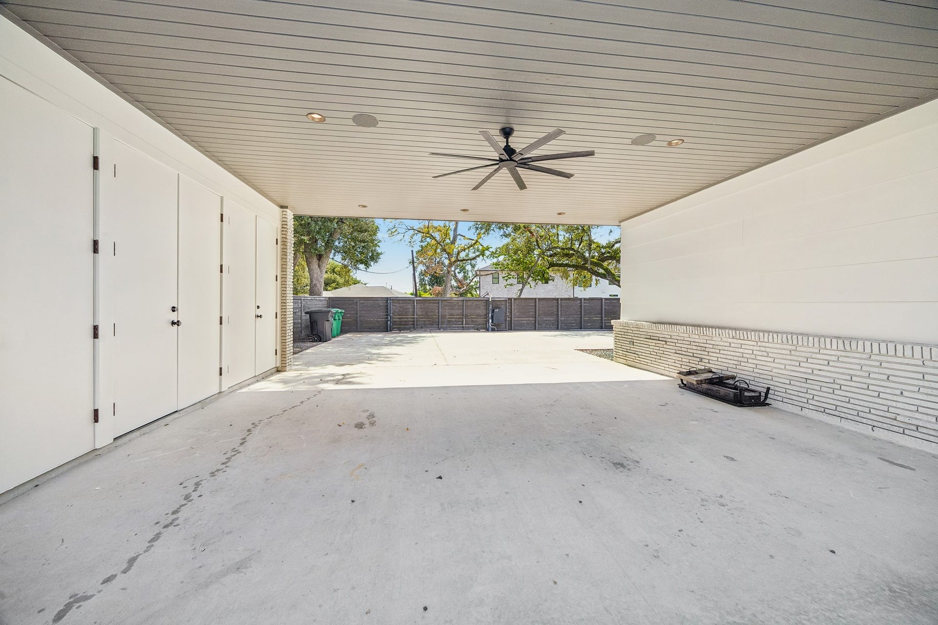 902 Worthshire Street, Houston, TX 77008 902 Worthshire Street, Houston, TX 77008