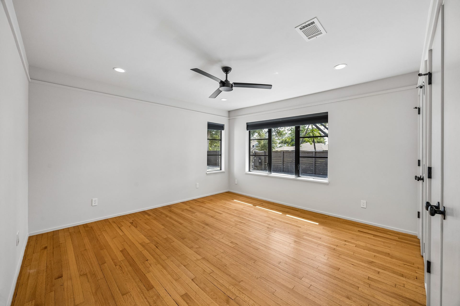 902 Worthshire Street, Houston, TX 77008 902 Worthshire Street, Houston, TX 77008
