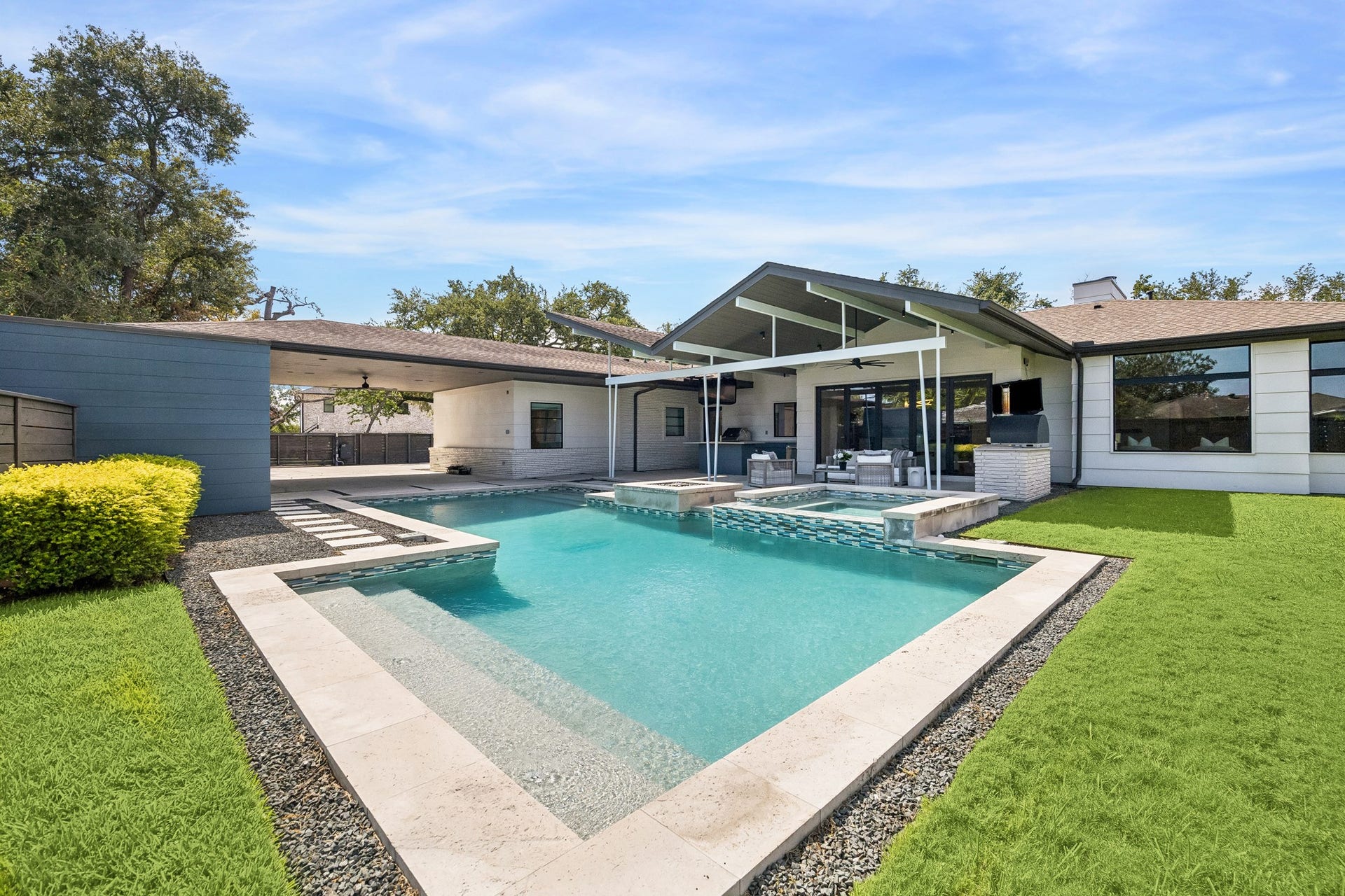 902 Worthshire Street, Houston, TX 77008 902 Worthshire Street, Houston, TX 77008