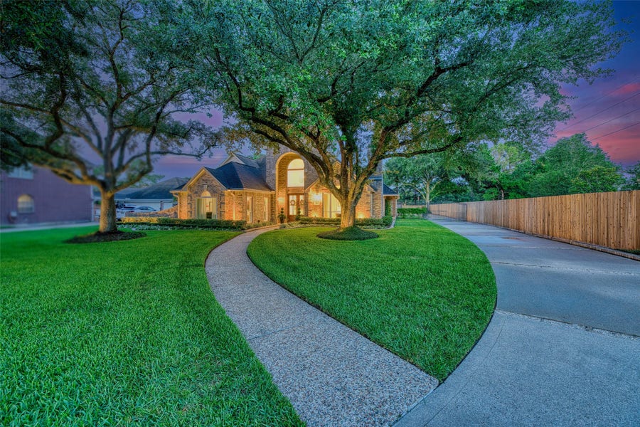 Property photo for 919 Old Valley Way, Houston, TX