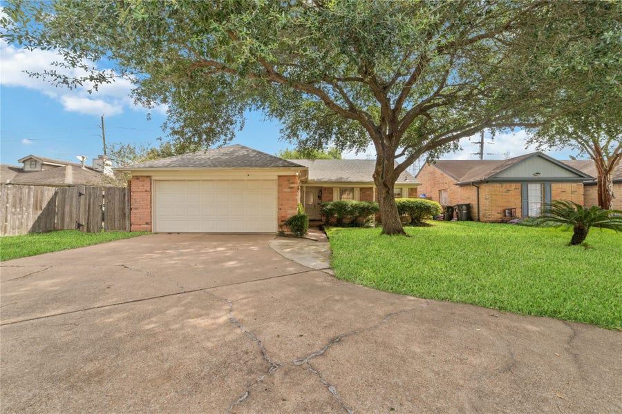 Property photo for 3131 E Heatherock Circle, Sugar Land, TX
