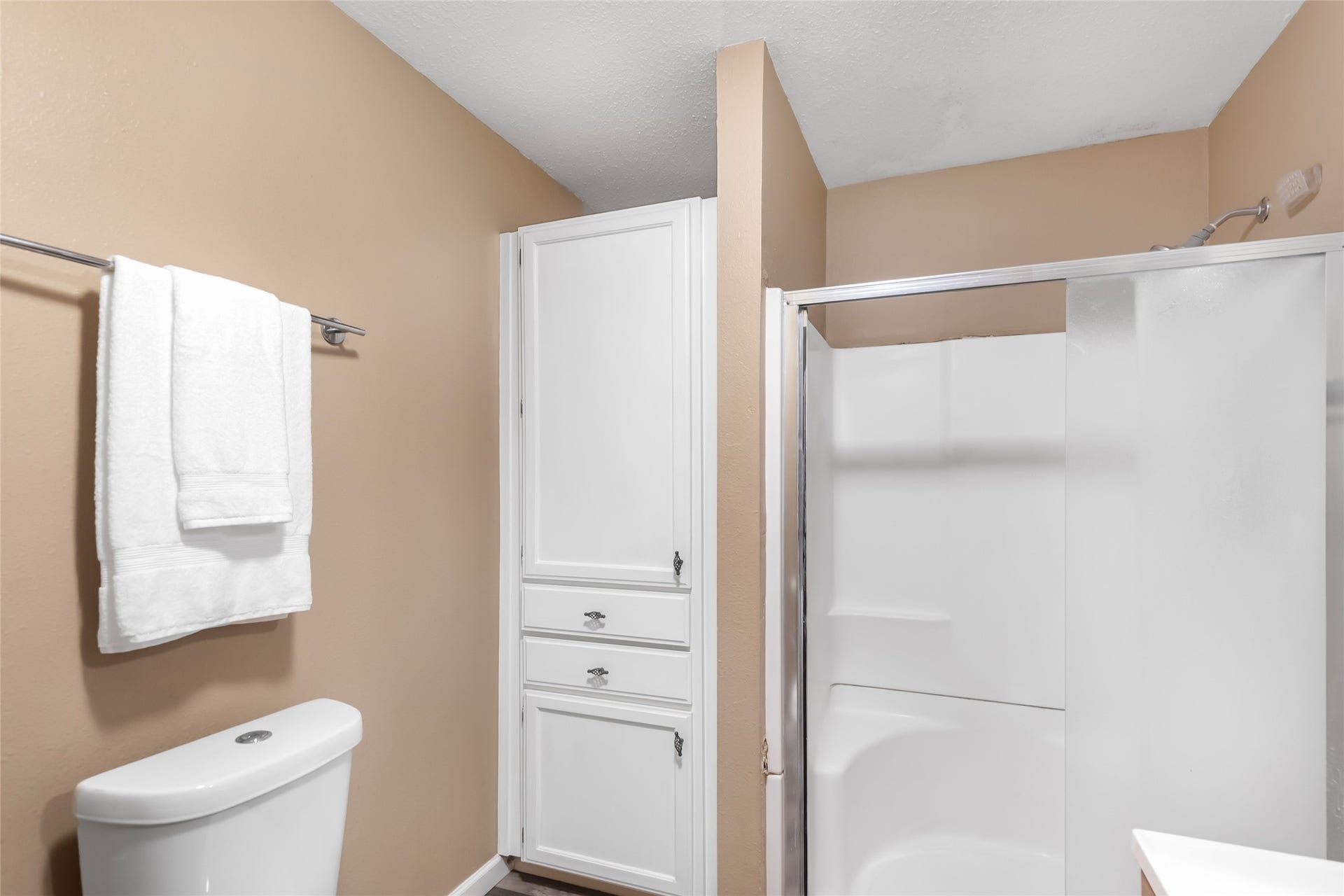 23304 E Community Drive, New Caney, TX 77357 23304 E Community Drive, New Caney, TX 77357