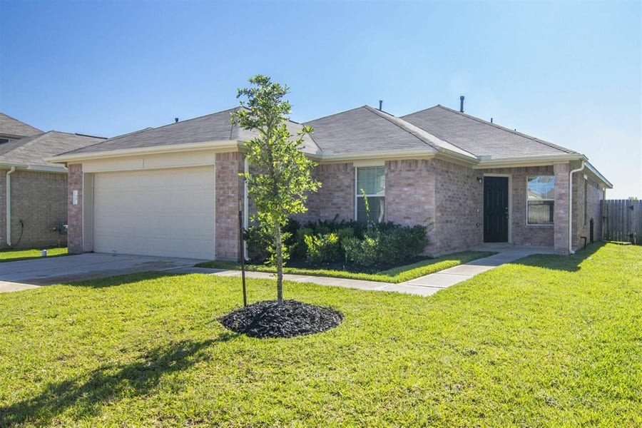 Property photo for 18 Leisure Shore Court, Manvel, TX