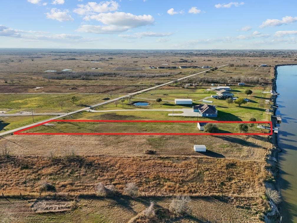 9850 S Redfish Drive, Hitchcock, TX 77563 9850 S Redfish Drive, Hitchcock, TX 77563