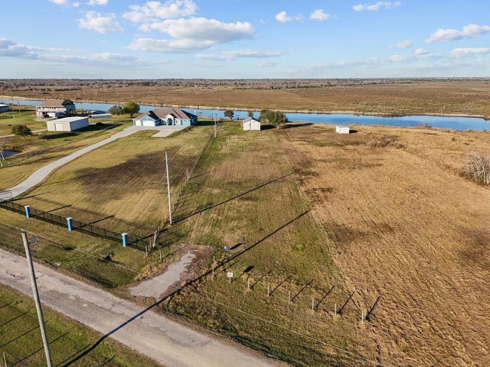 9850 S Redfish Drive, Hitchcock, TX 77563 9850 S Redfish Drive, Hitchcock, TX 77563