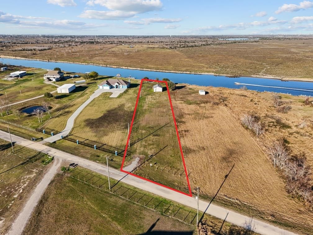9850 S Redfish Drive, Hitchcock, TX 77563 9850 S Redfish Drive, Hitchcock, TX 77563