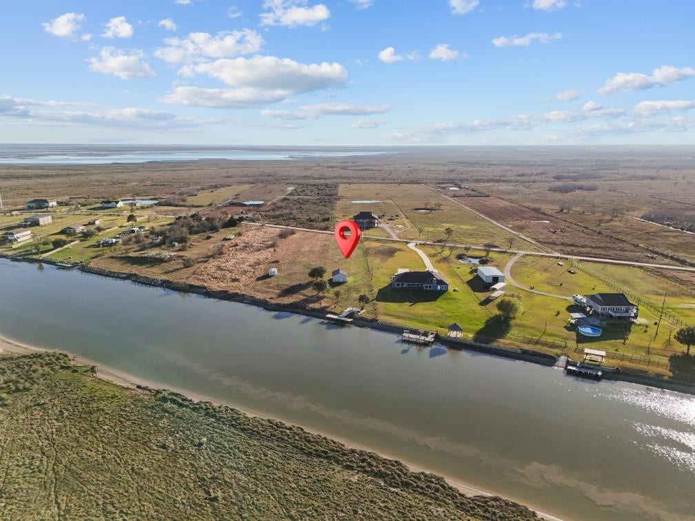 9850 S Redfish Drive, Hitchcock, TX 77563 9850 S Redfish Drive, Hitchcock, TX 77563