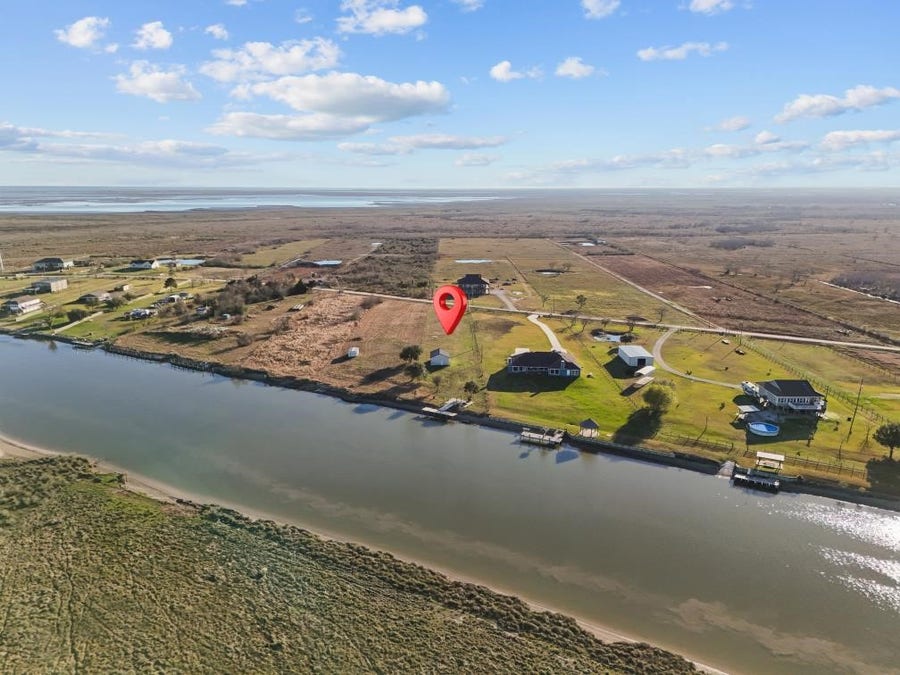Property photo for 9850 S Redfish Drive, Hitchcock, TX
