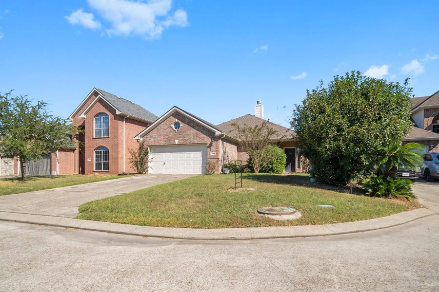 Property photo for 2204 Highland Crossing Drive, Conroe, TX