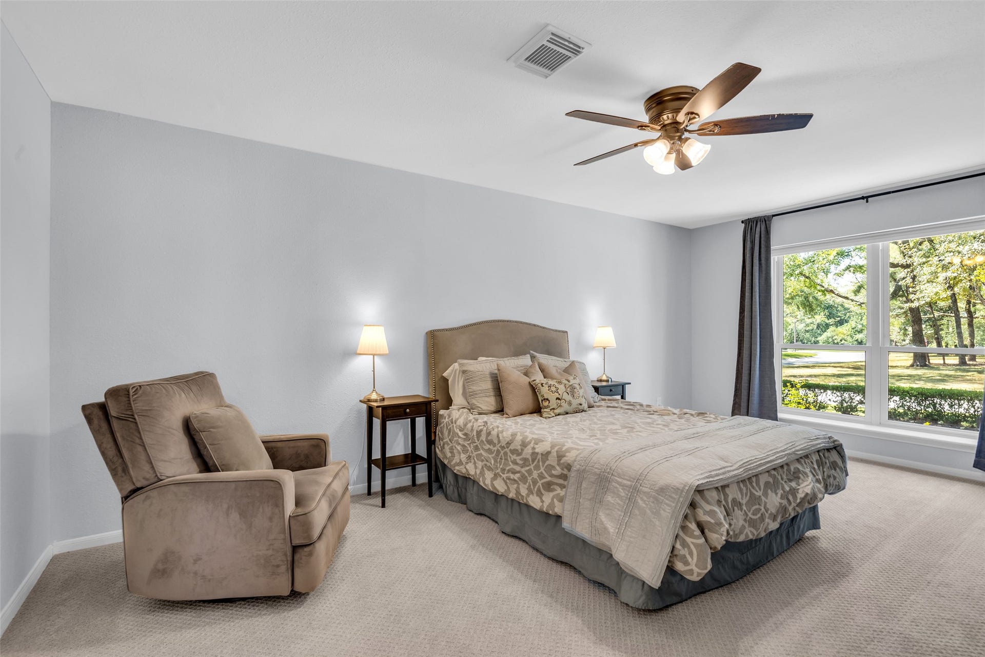 2 Tall Sky Place, The Woodlands, TX 77381 Primary Bedroom