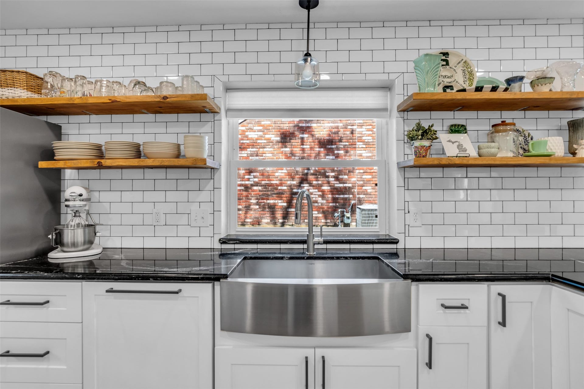 2 Tall Sky Place, The Woodlands, TX 77381 Stainless steel farmhouse style sink