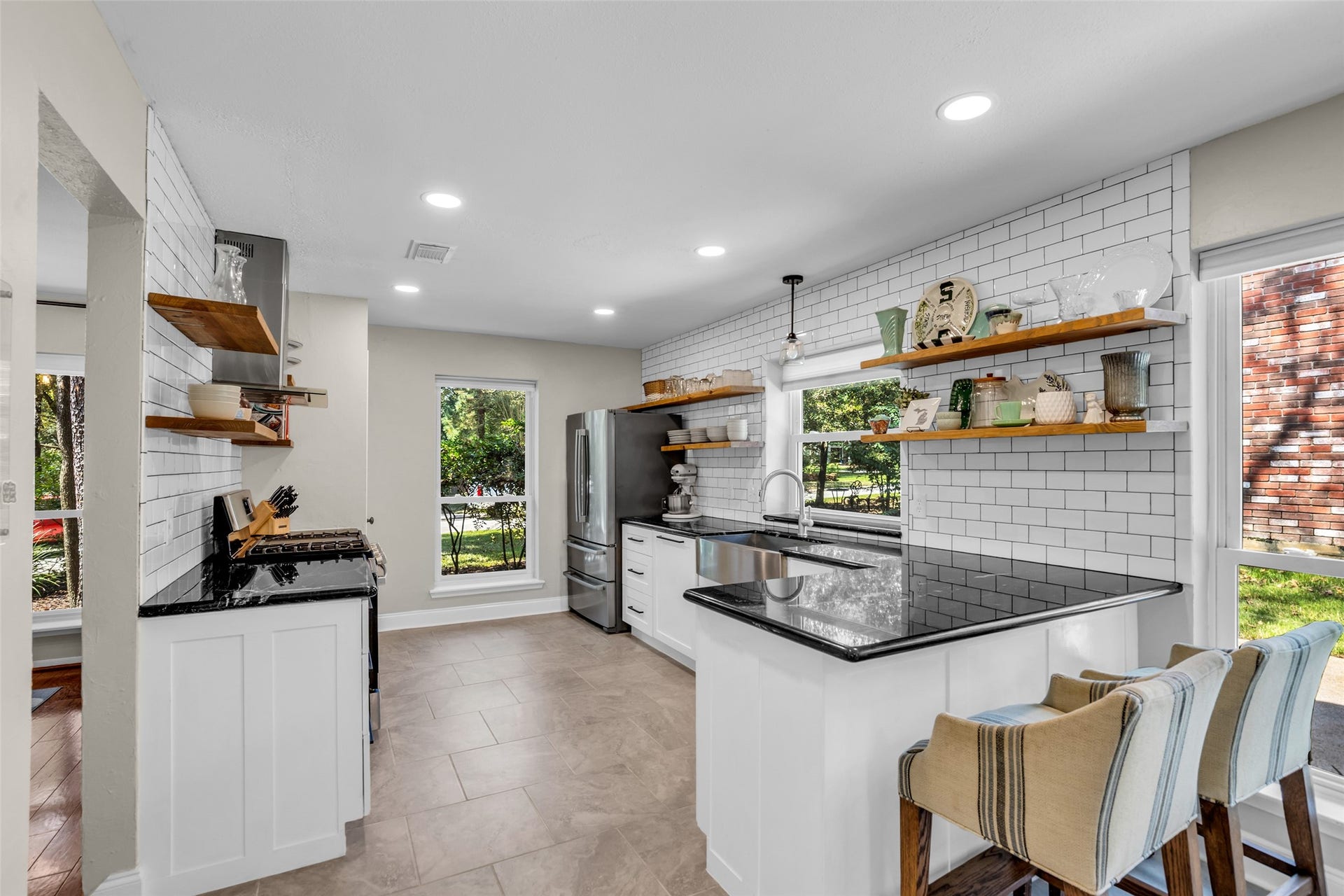 2 Tall Sky Place, The Woodlands, TX 77381 Updated cabinets, flooring, & granite countertops