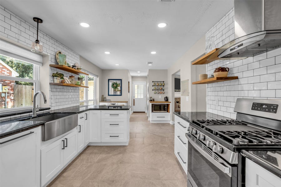 Property photo for 2 Tall Sky Place, The Woodlands, TX