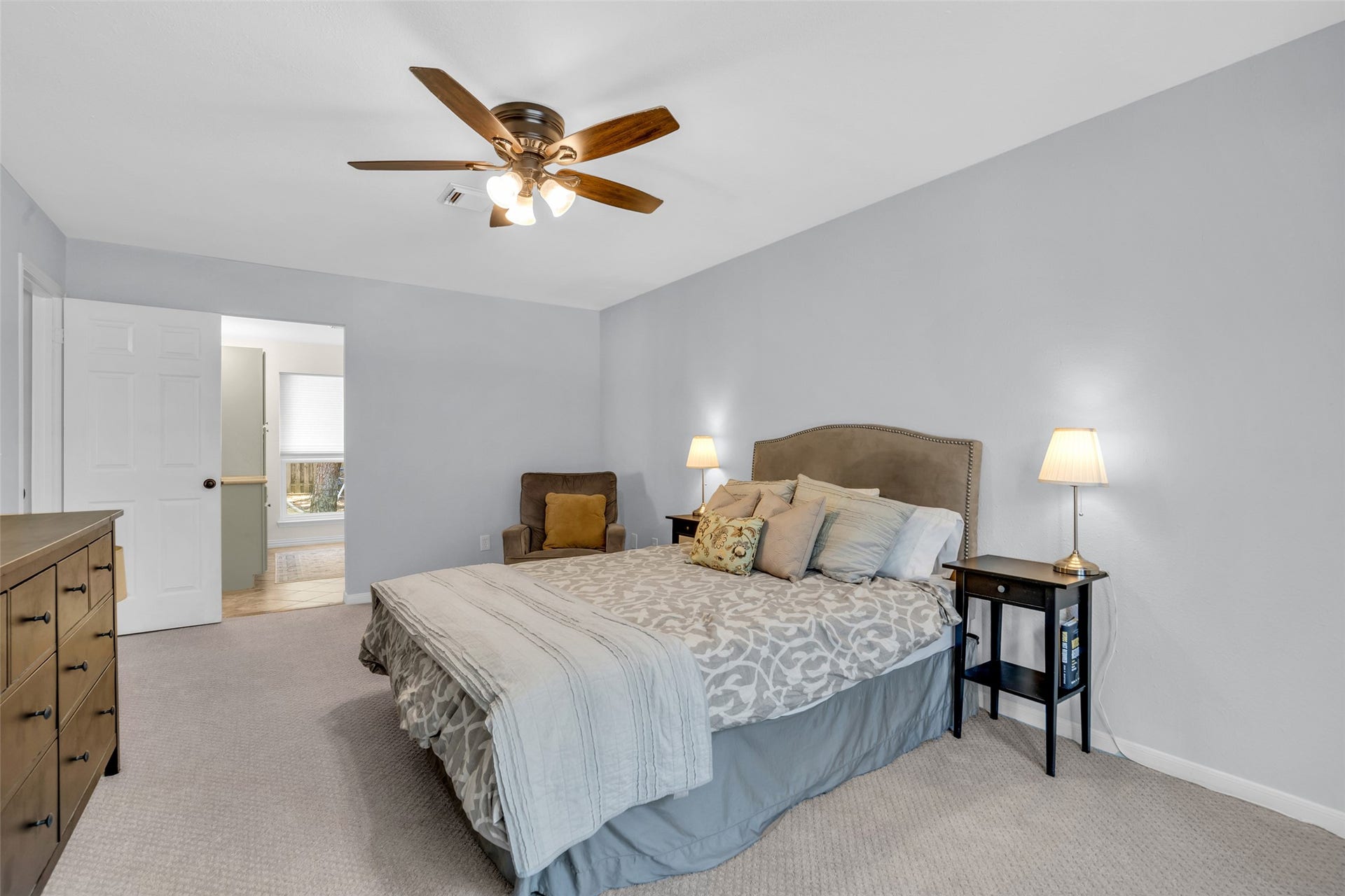 2 Tall Sky Place, The Woodlands, TX 77381 Primary Bedroom