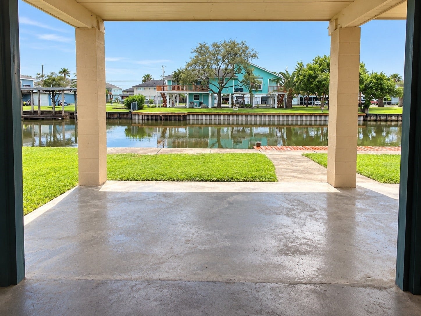 Flow-through garage for easy access to the waterside from the garage giving a nice breezeway on those hot days.