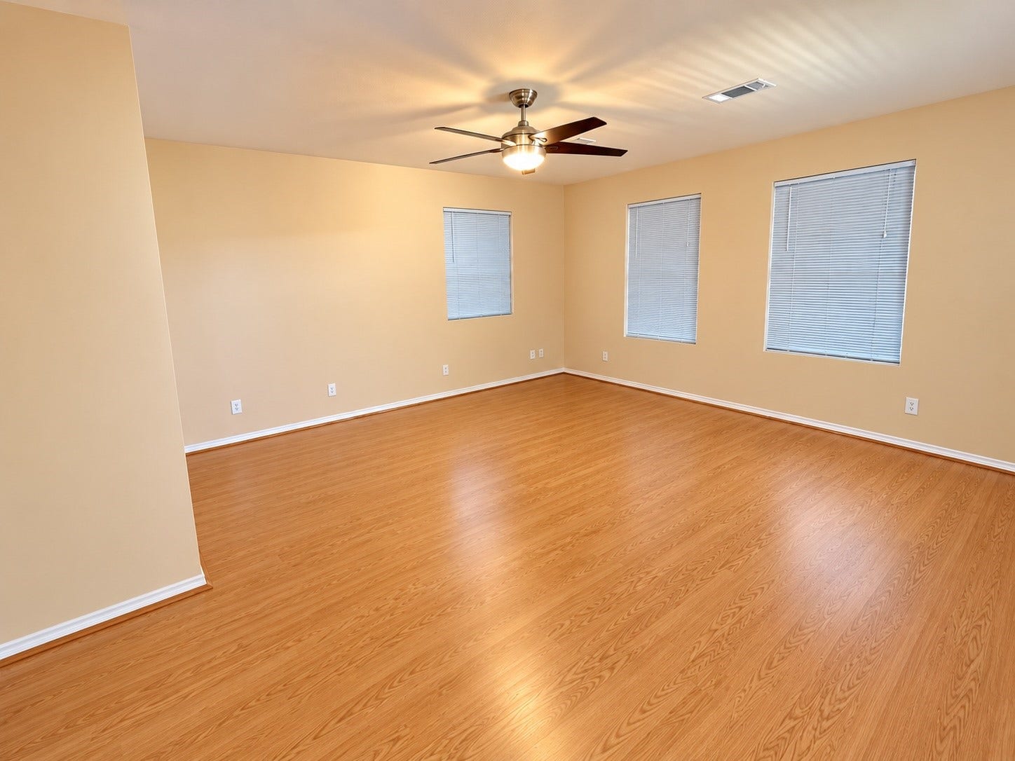 Large primary room waterside.